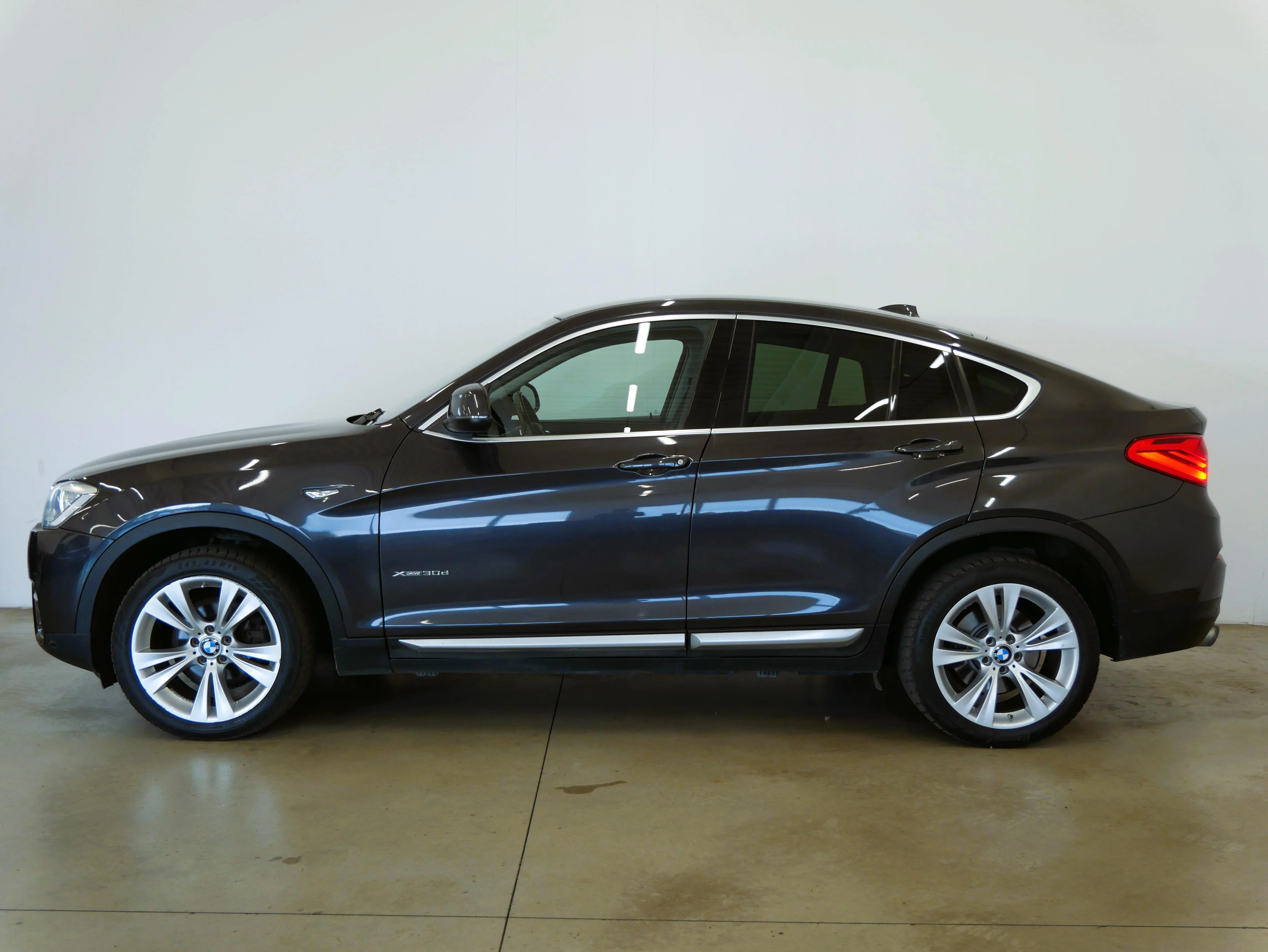 BMW x4 xDrive 190 kW automatic, Česko — foto 3 z 6