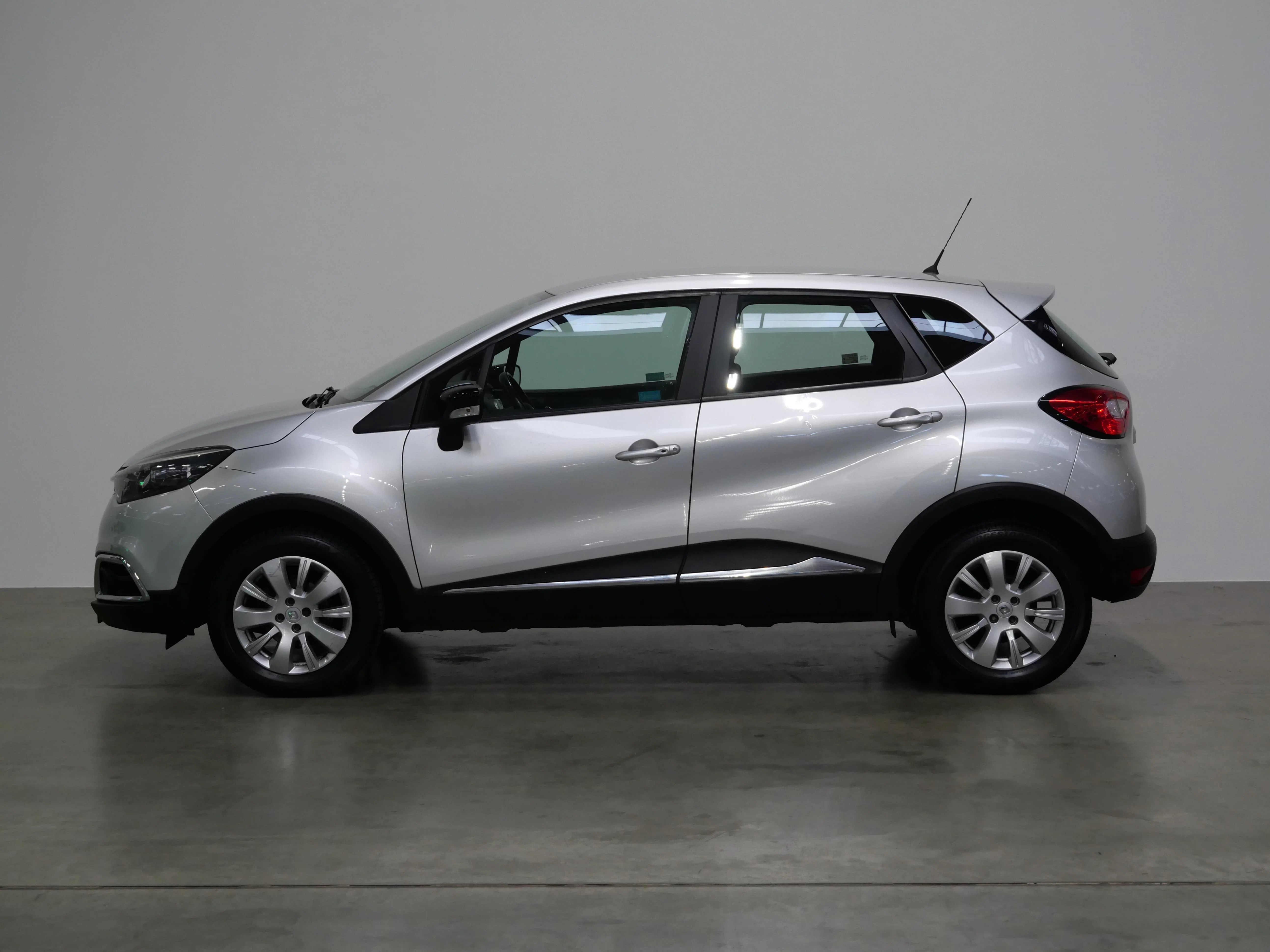 Renault Captur Zen 0.9 TCe 66 kW, Česko — foto 3 z 6