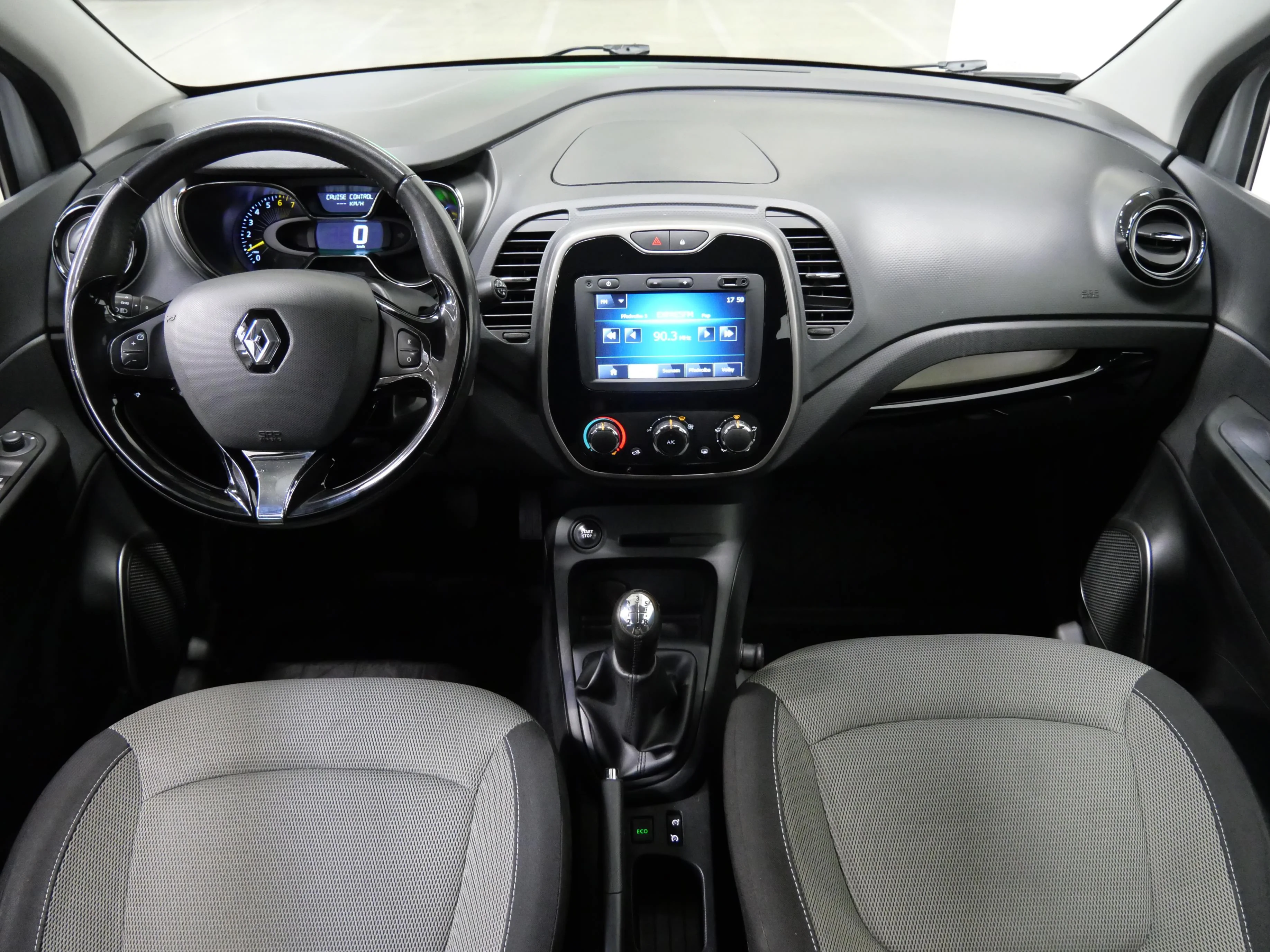Renault Captur Zen 0.9 TCe 66 kW, Česko — foto 5 z 6