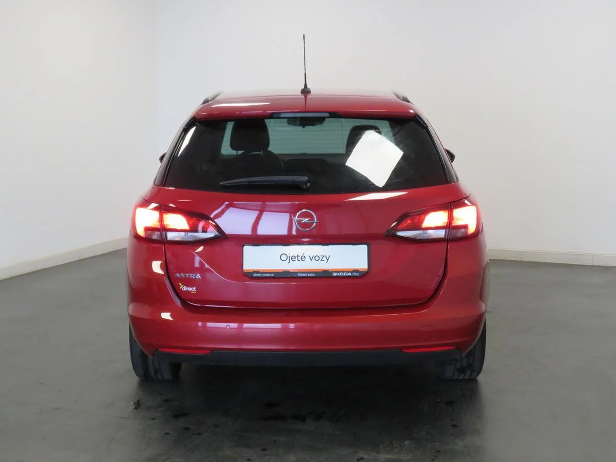 Opel Astra Turbo Sport 1.2 T 81 kW, Česko — foto 6 z 6