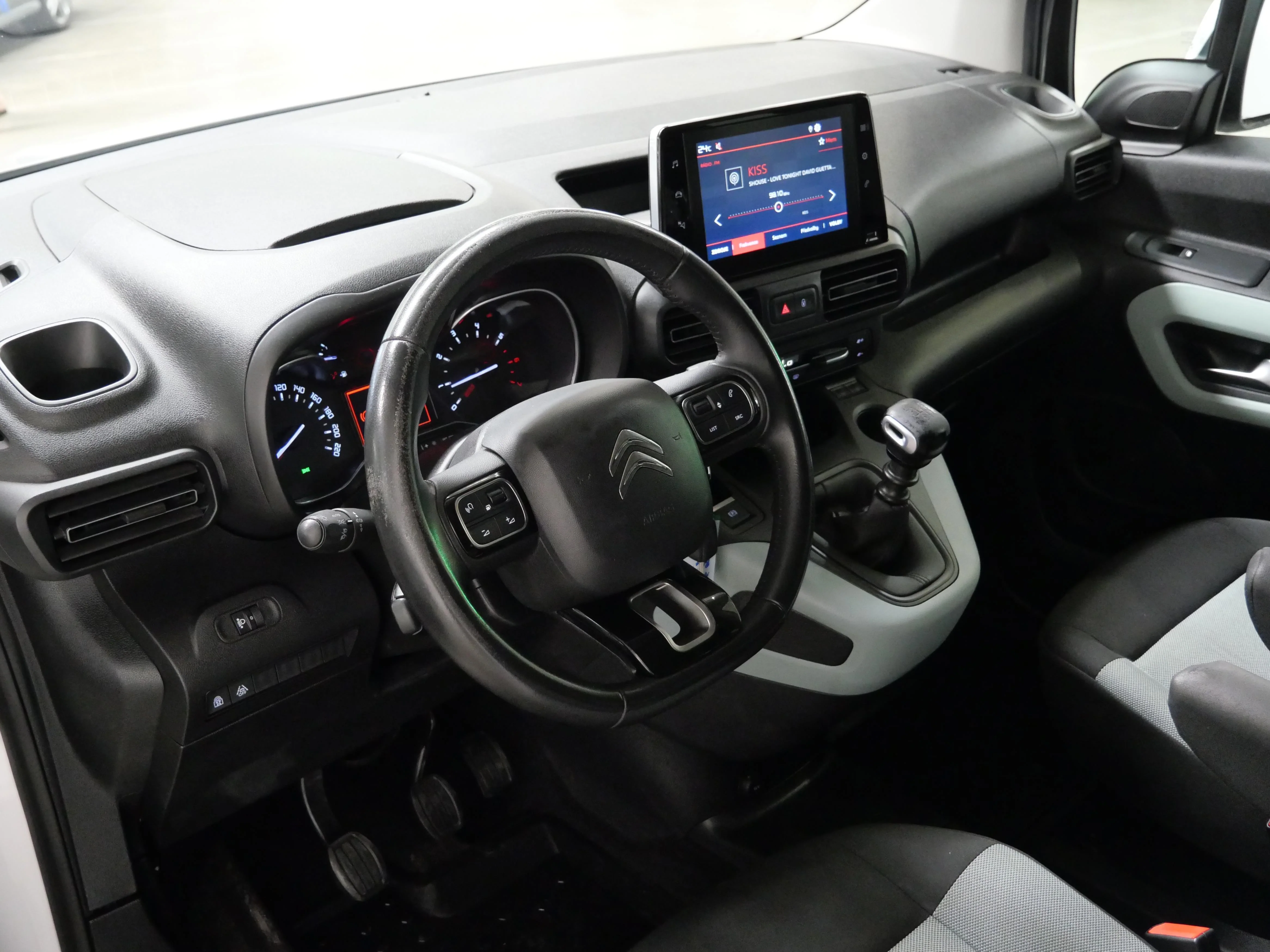 Citroen Berlingo BHDi Feel 1.5 96 kW automatic, Česko — foto 5 z 6