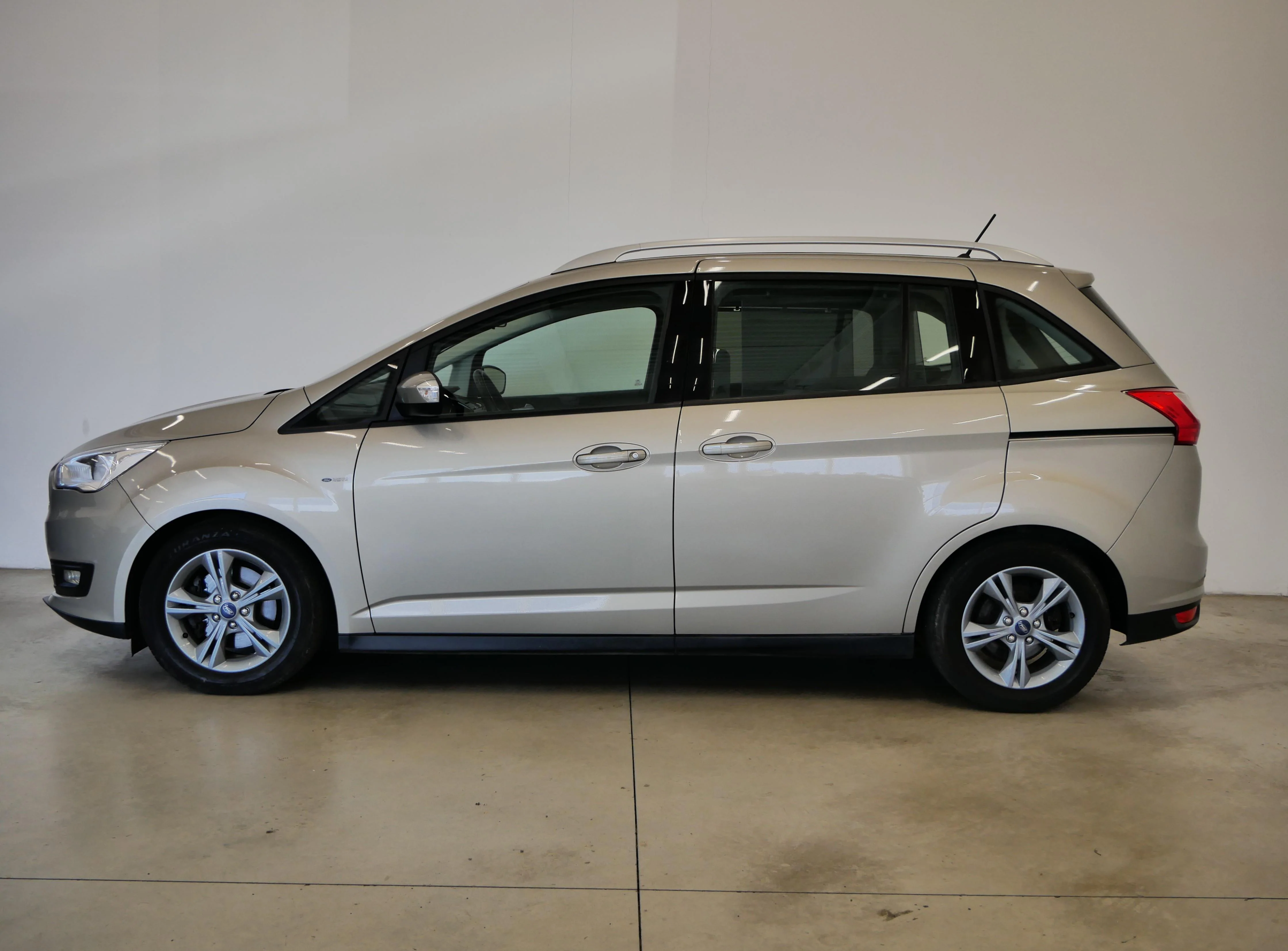 Ford Grand C-max ecoBoost 1.5 110 kW, Česko — foto 3 z 6