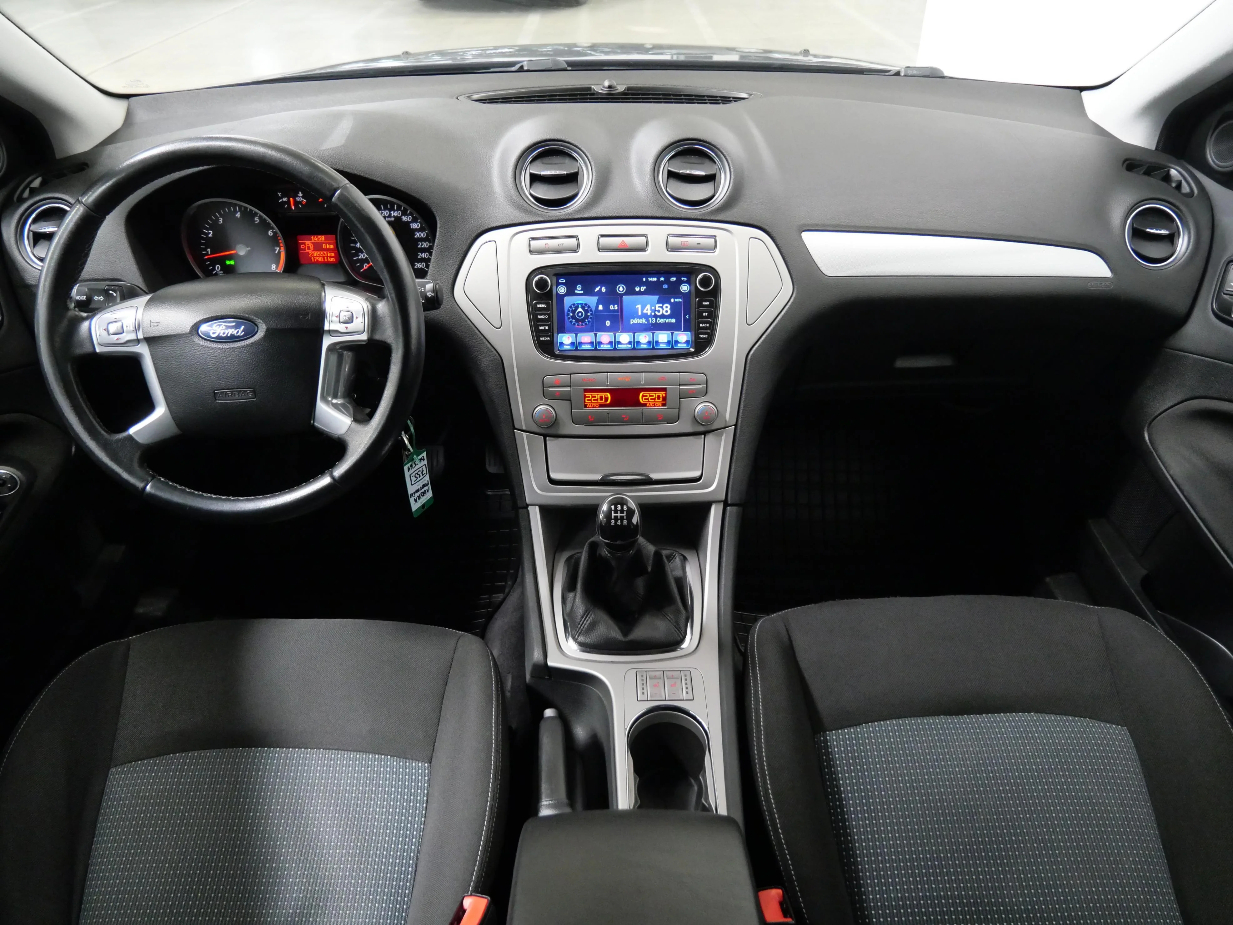 Ford Mondeo Duratec 1.6 D 92 kW, Česko — foto 5 z 6