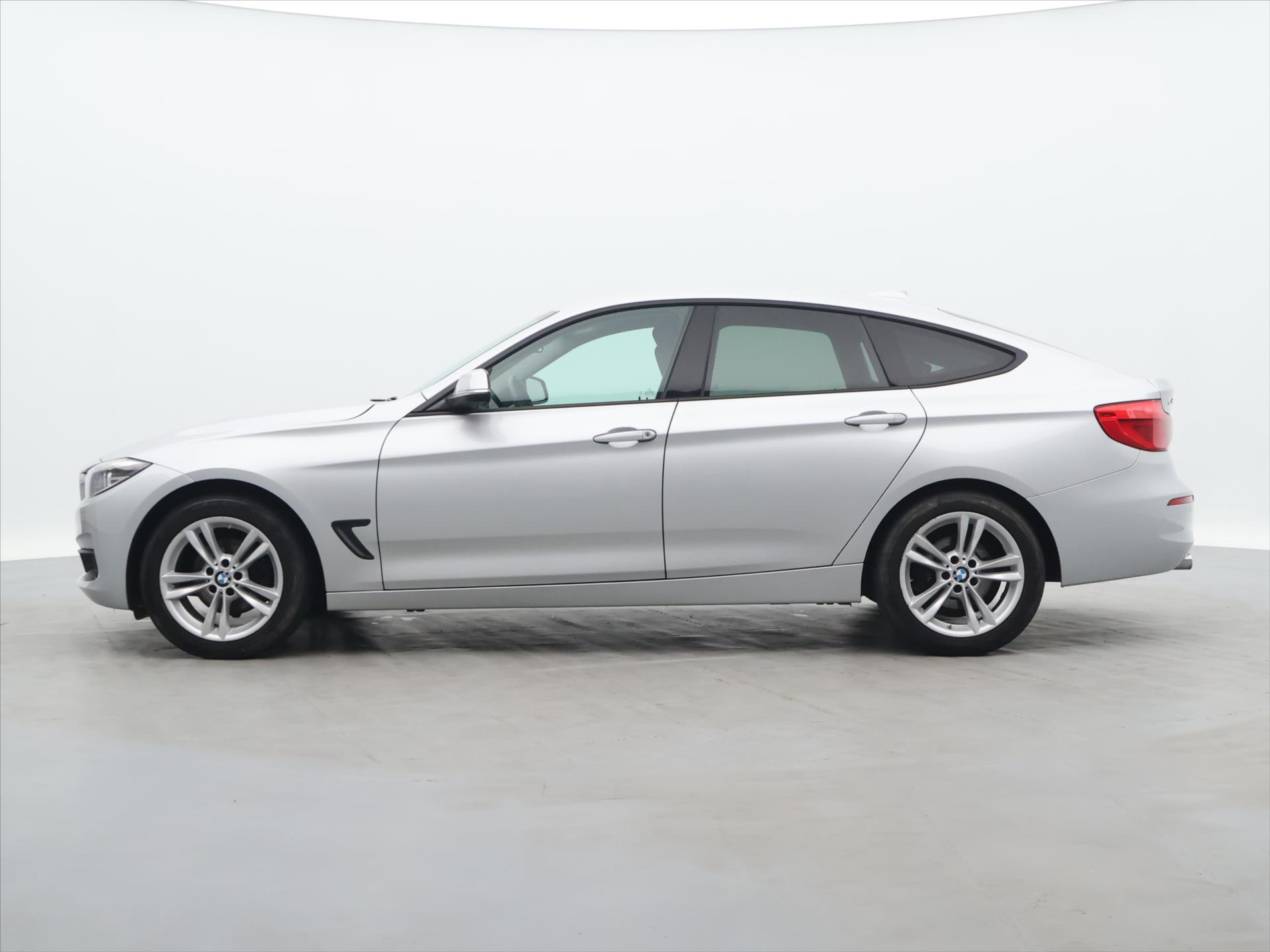BMW Řada 3 xDrive 2,0 140kW rok 2017, 203 045 km, Česko — foto 4 z 45