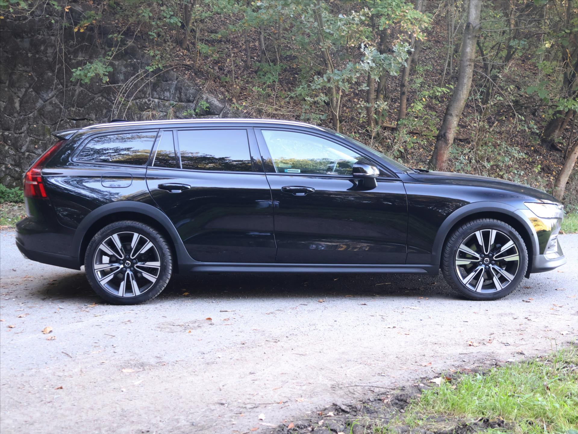 Volvo v60 AWD 2,0 145 kW automatic rok 2021, 128 047 km, Česko — foto 8 z 41