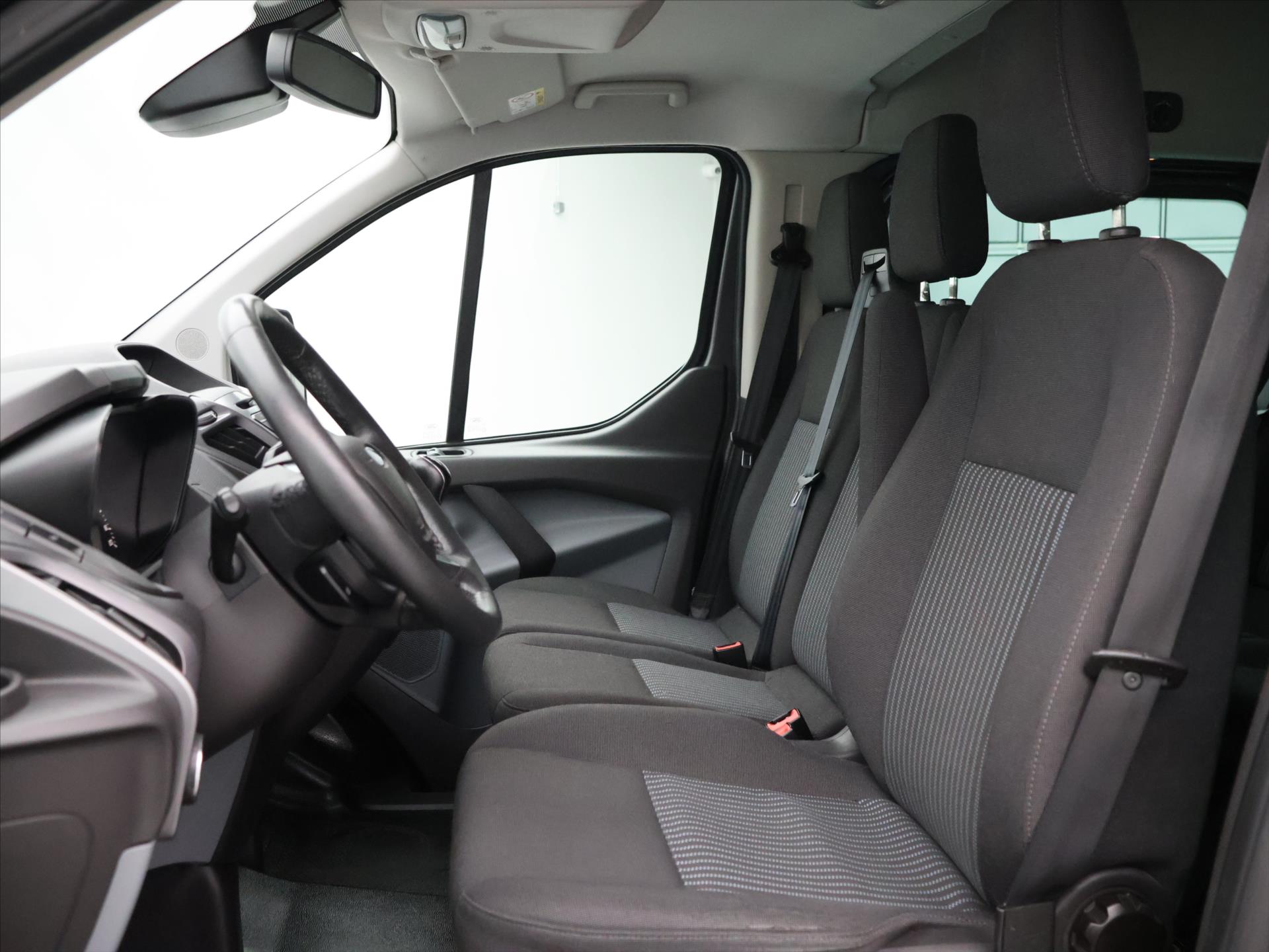 Ford Transit Custom Ci 2,2 TD 92kW rok 2015, 176 310 km, Česko — foto 11 z 35