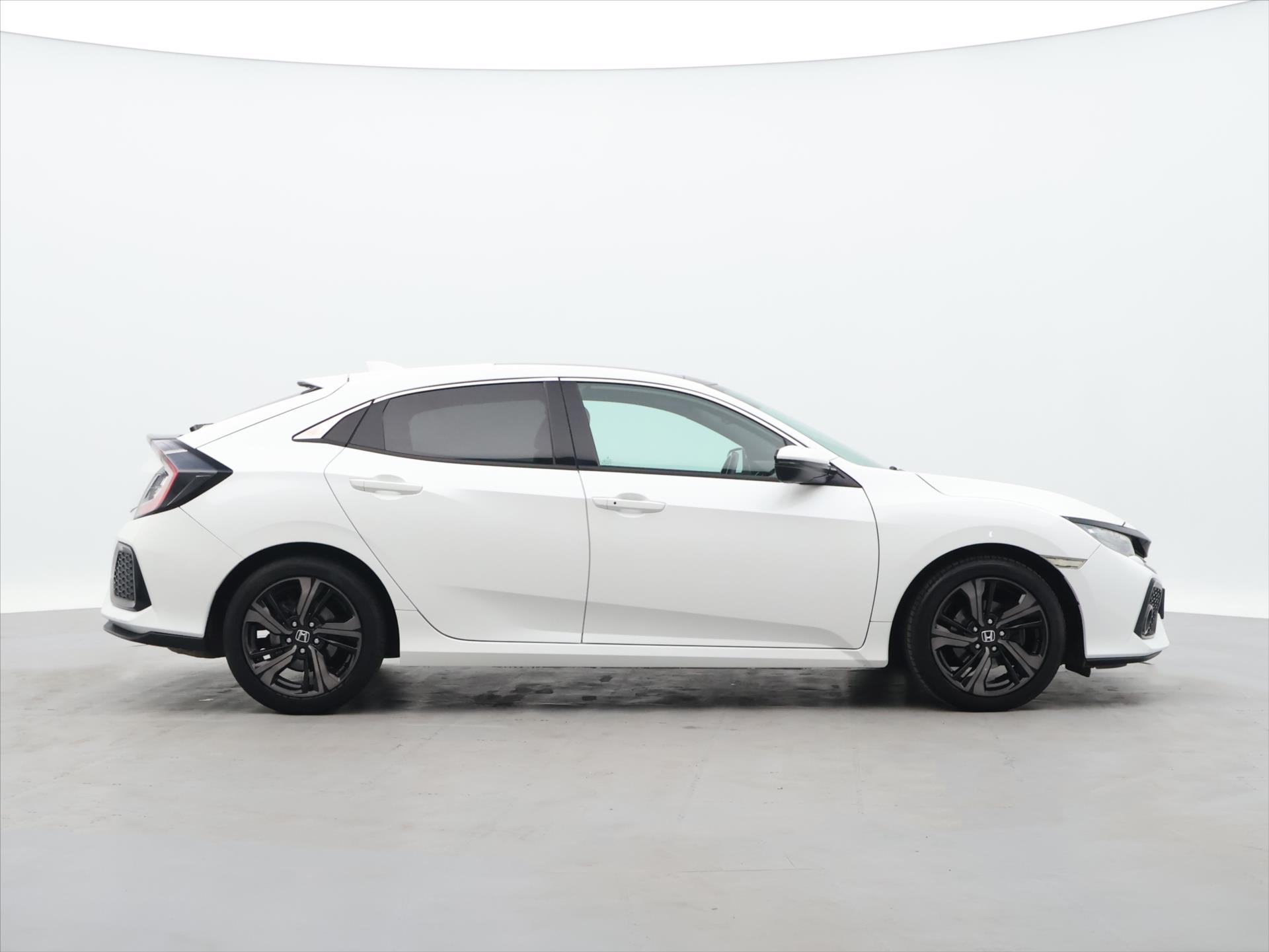 Honda Civic Vtec 1,0 93kW rok 2019, 123 631 km, Česko — foto 8 z 35