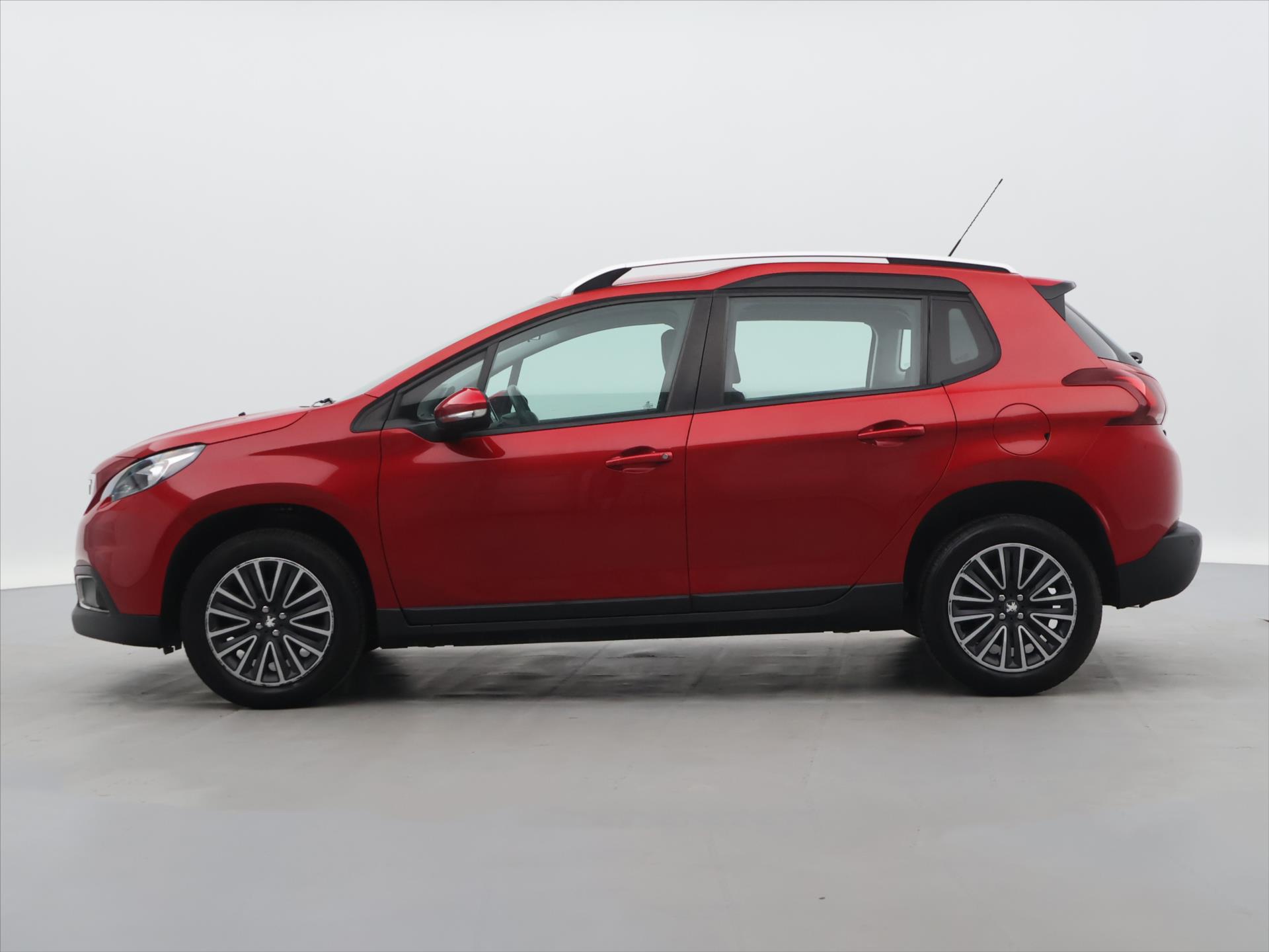 Peugeot PureTech Cz Active 1,2 60kW automatic rok 2008, 123 371 km, Česko — foto 4 z 36