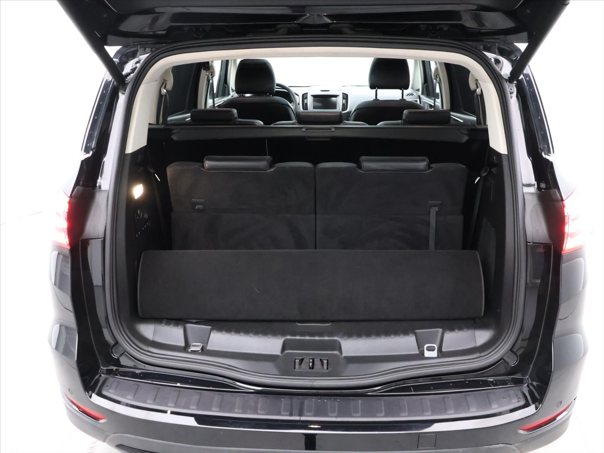 Ford S-max Ci Titanium 2.0 TD 110kW rok 2016, 240 781 km, Česko — foto 10 z 39