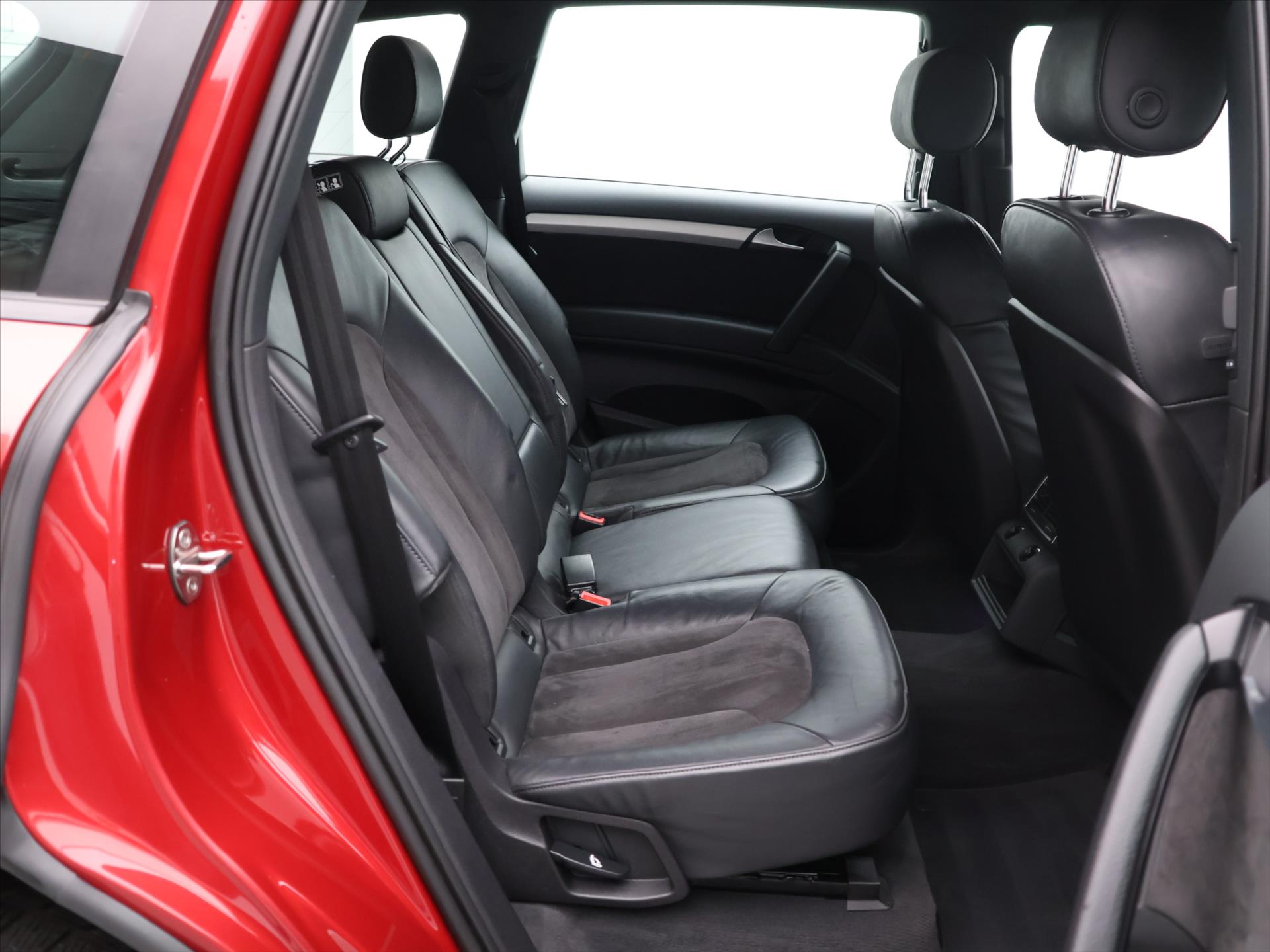 Audi q7 3,0 TDI 150kW rok 2014, 171 946 km, Česko — foto 14 z 41