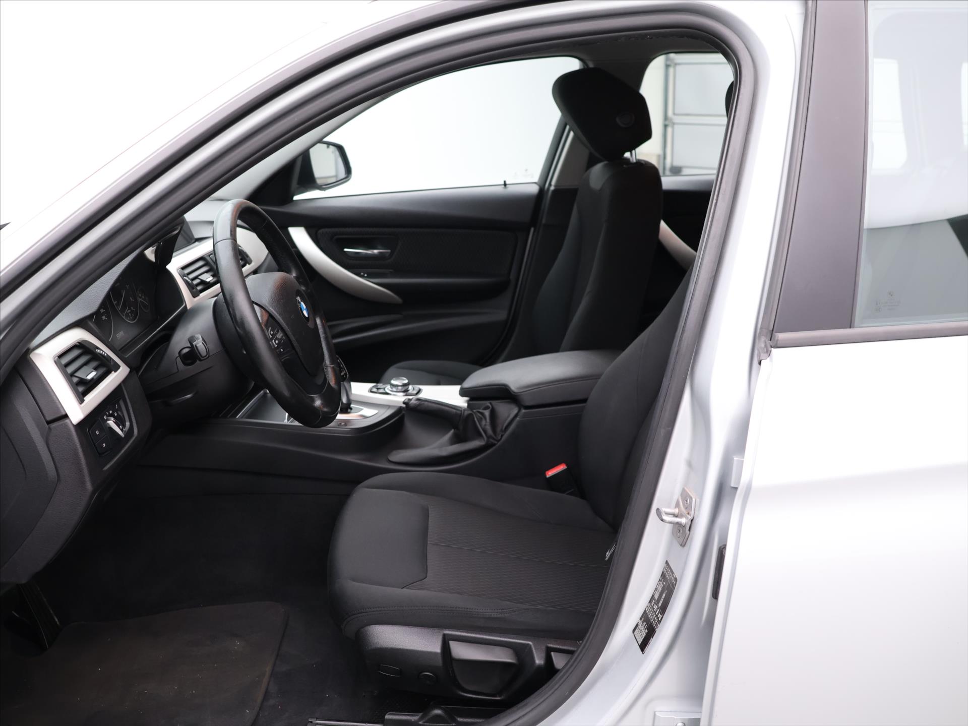 BMW Řada 3 2,0 110kW rok 2015, 378 204 km, Česko — foto 10 z 36