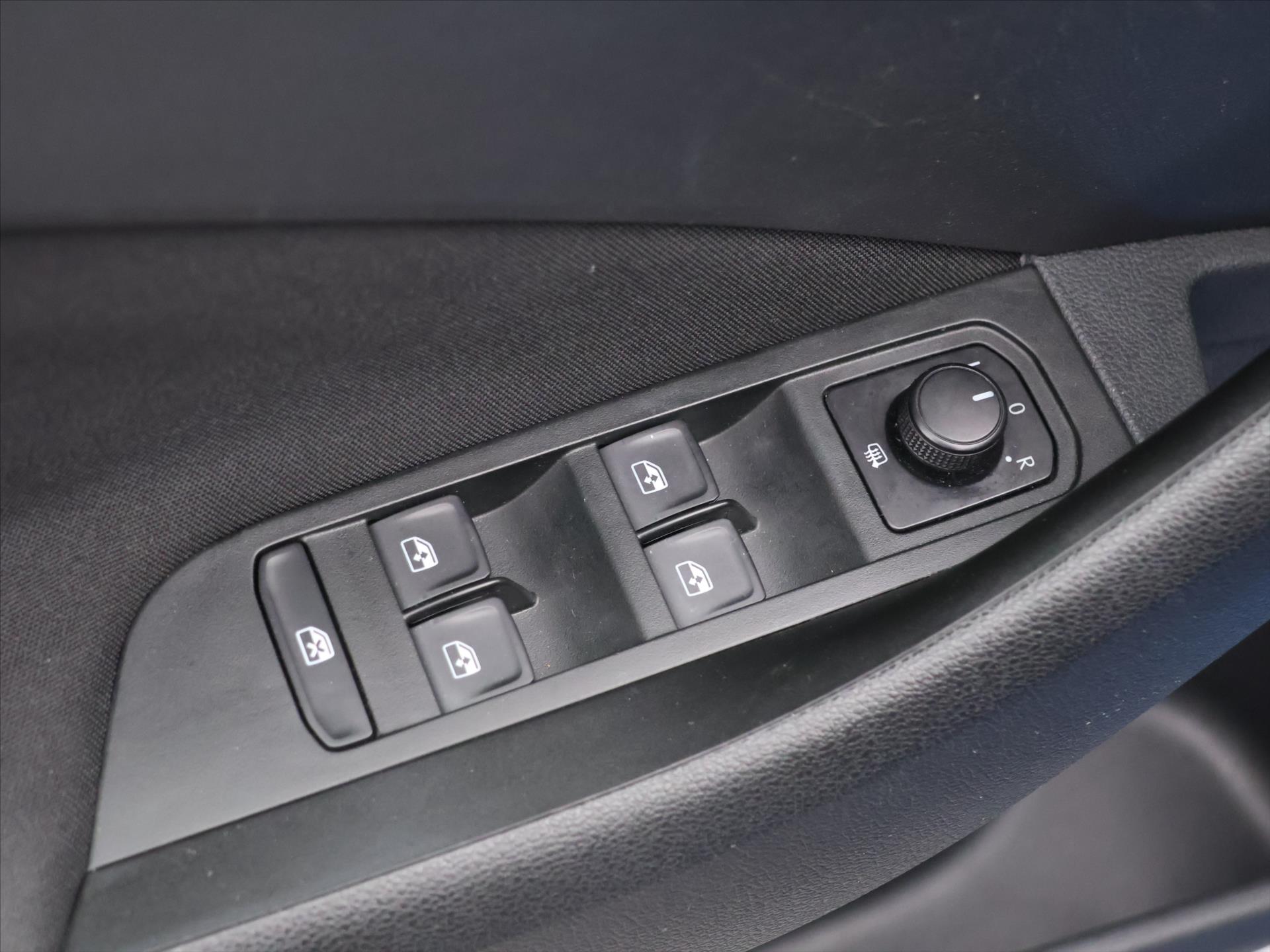 Škoda Scala 1,0 TSI 85kW rok 2019, 132 596 km, Česko — foto 14 z 38