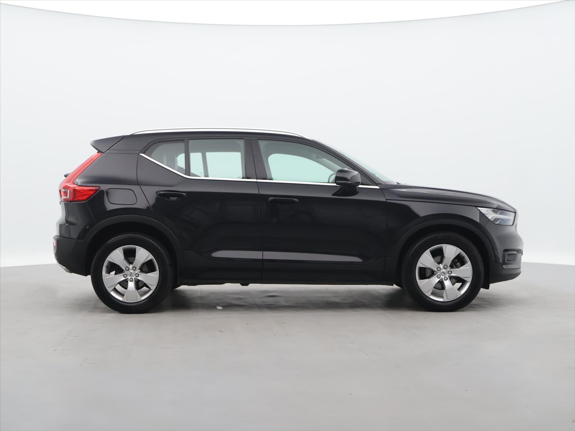 Volvo XC40 2,0 D 110kW rok 2018, 147 517 km, Česko — foto 8 z 40