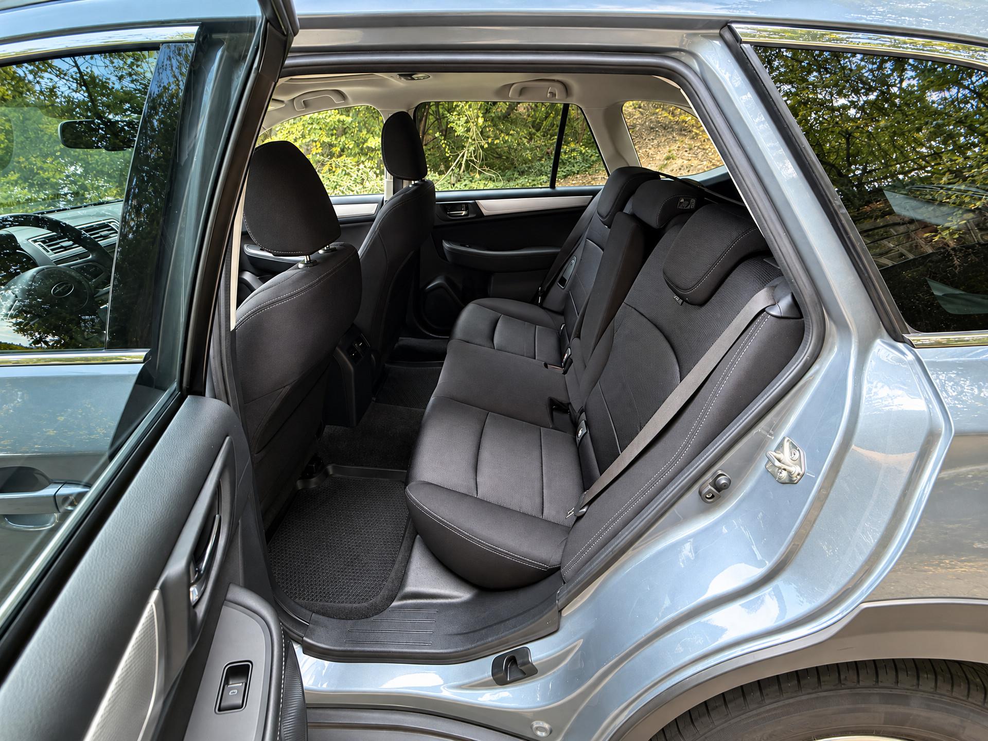 Subaru Outback 4x4 2.5i 2,5 i 129kW rok 2017, 201 219 km, Česko — foto 14 z 53
