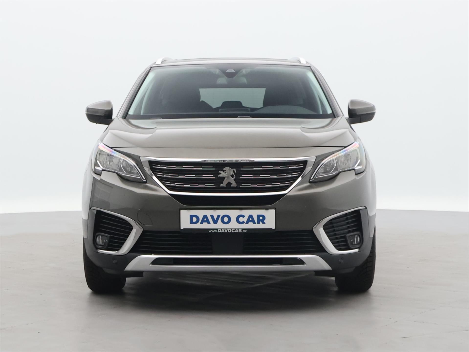 Peugeot Pt Allure Pano 1,2 96kW rok 2018, 96 000 km, Česko — foto 2 z 41