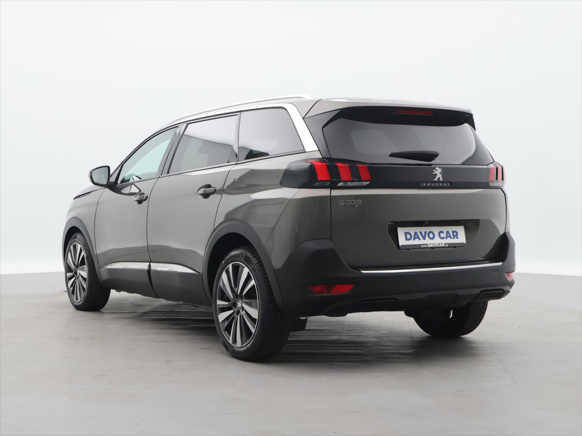 Peugeot Pt Allure Pano 1,2 96kW rok 2018, 96 000 km, Česko — foto 5 z 41