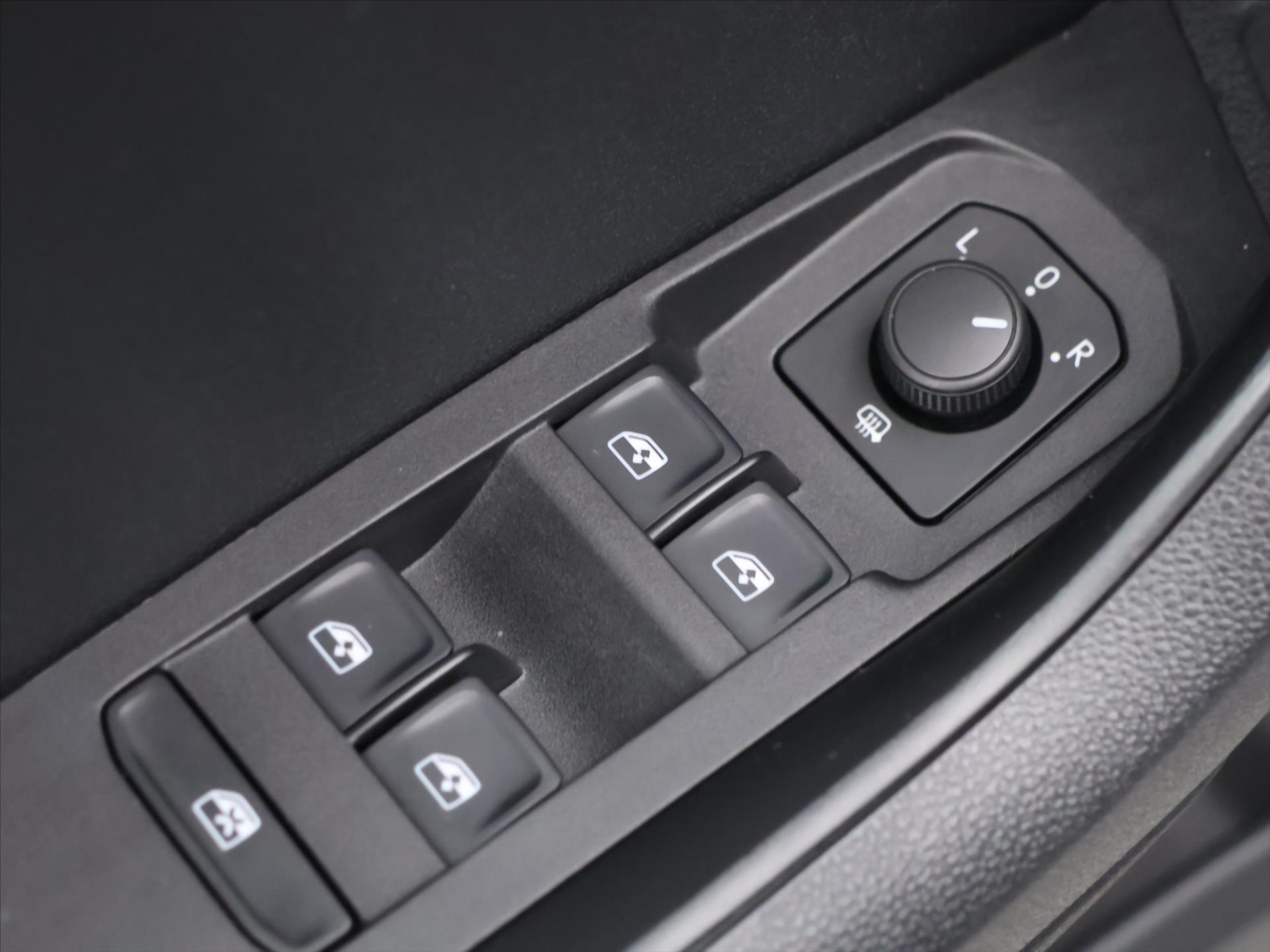 Škoda Karoq 1,6 TDI 85kW rok 2019, 178 463 km, Česko — foto 15 z 37
