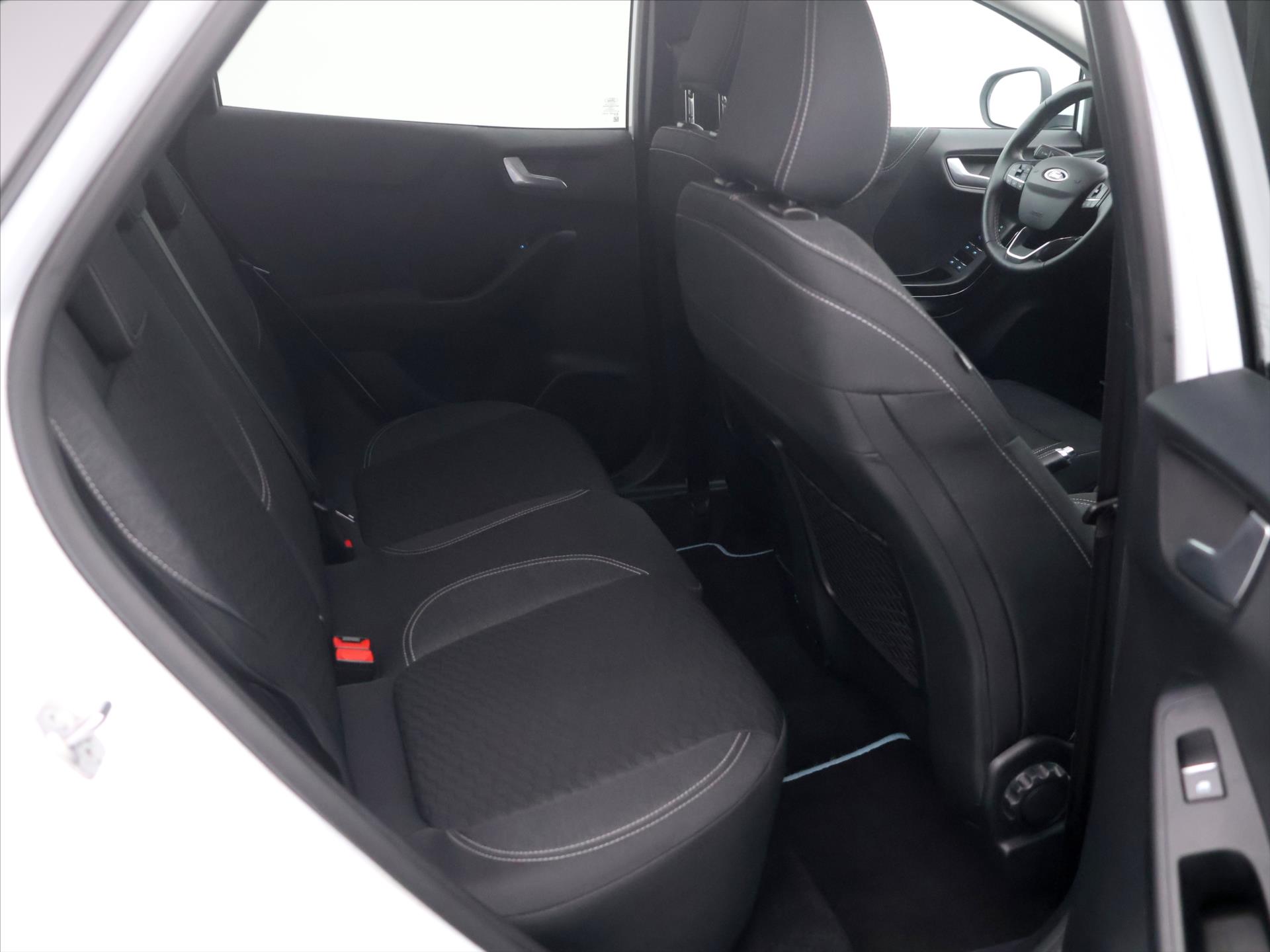 Ford Puma EcoBoost Titanium 1,0 92kW automatic rok 2021, 39 715 km, Česko — foto 13 z 40