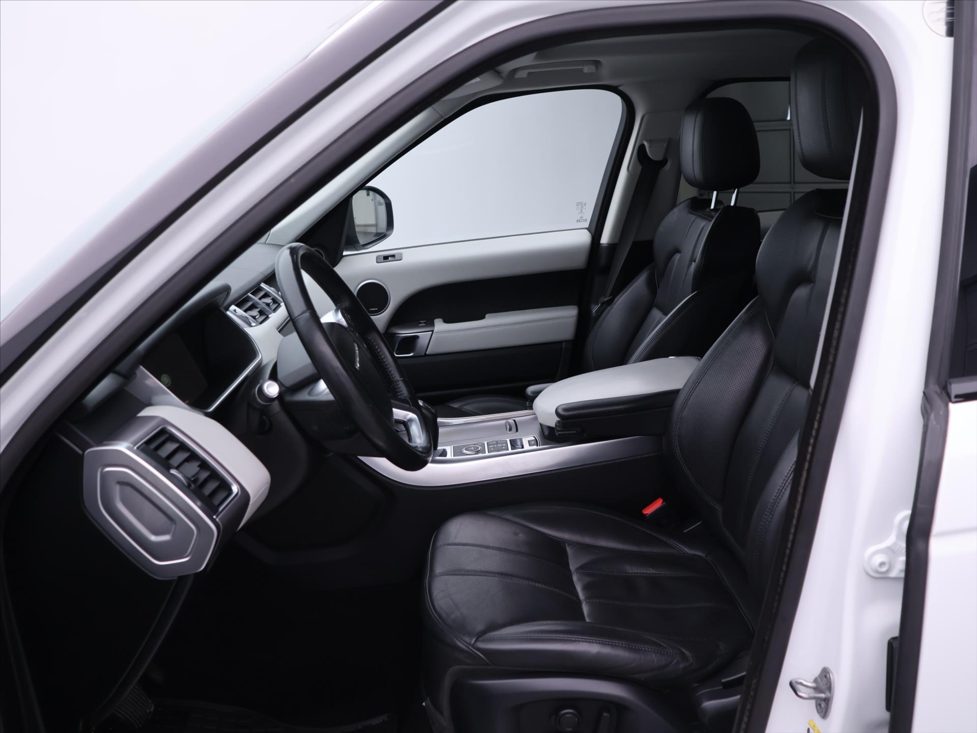 Land Rover Range Sport 3.0 3,0 225kW rok 2016, 231 723 km, Česko — foto 13 z 45