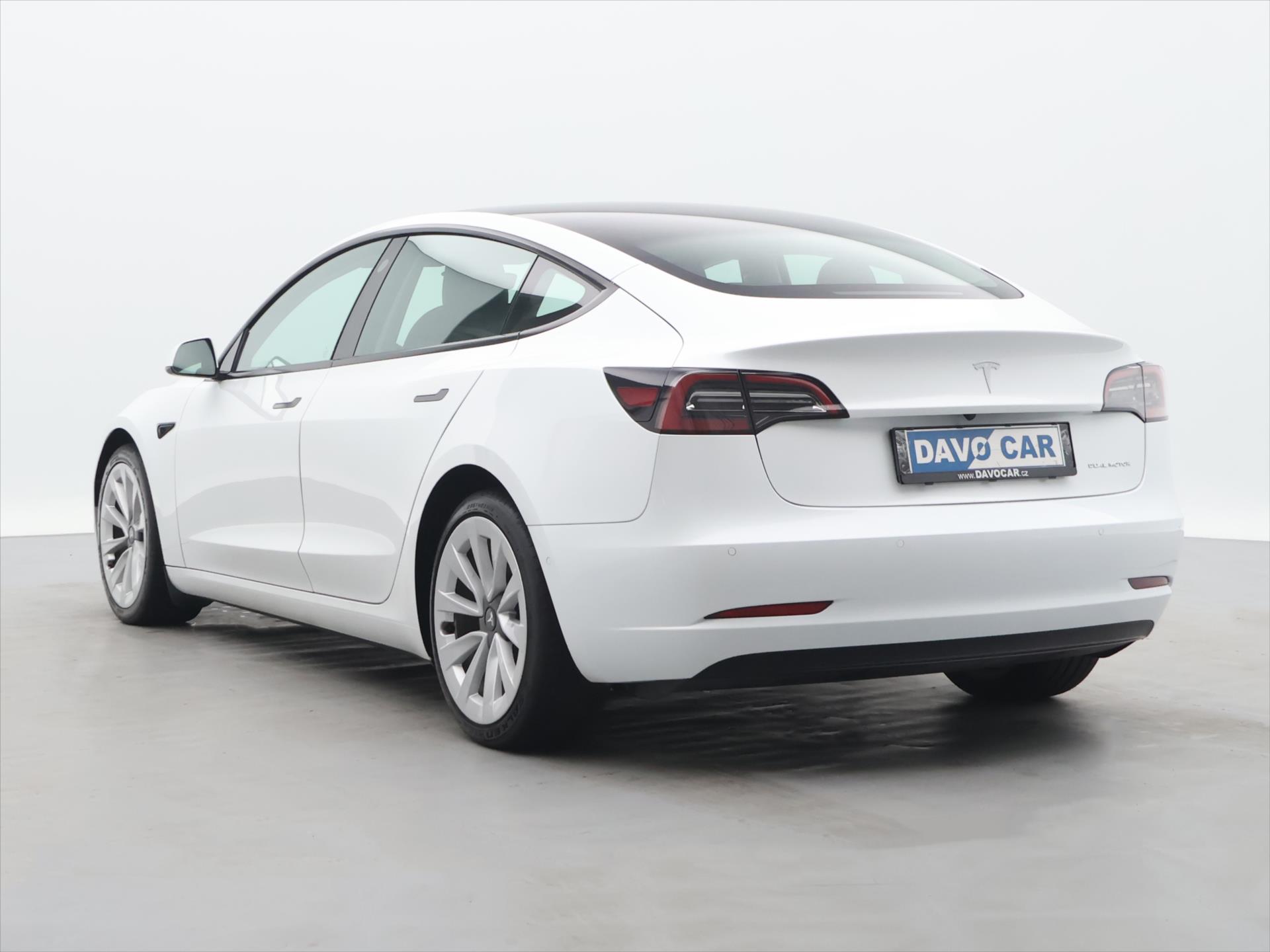 Tesla Model 3 AWD 75kWh 366 kW automatic rok 2021, 117 353 km, Česko — foto 5 z 42