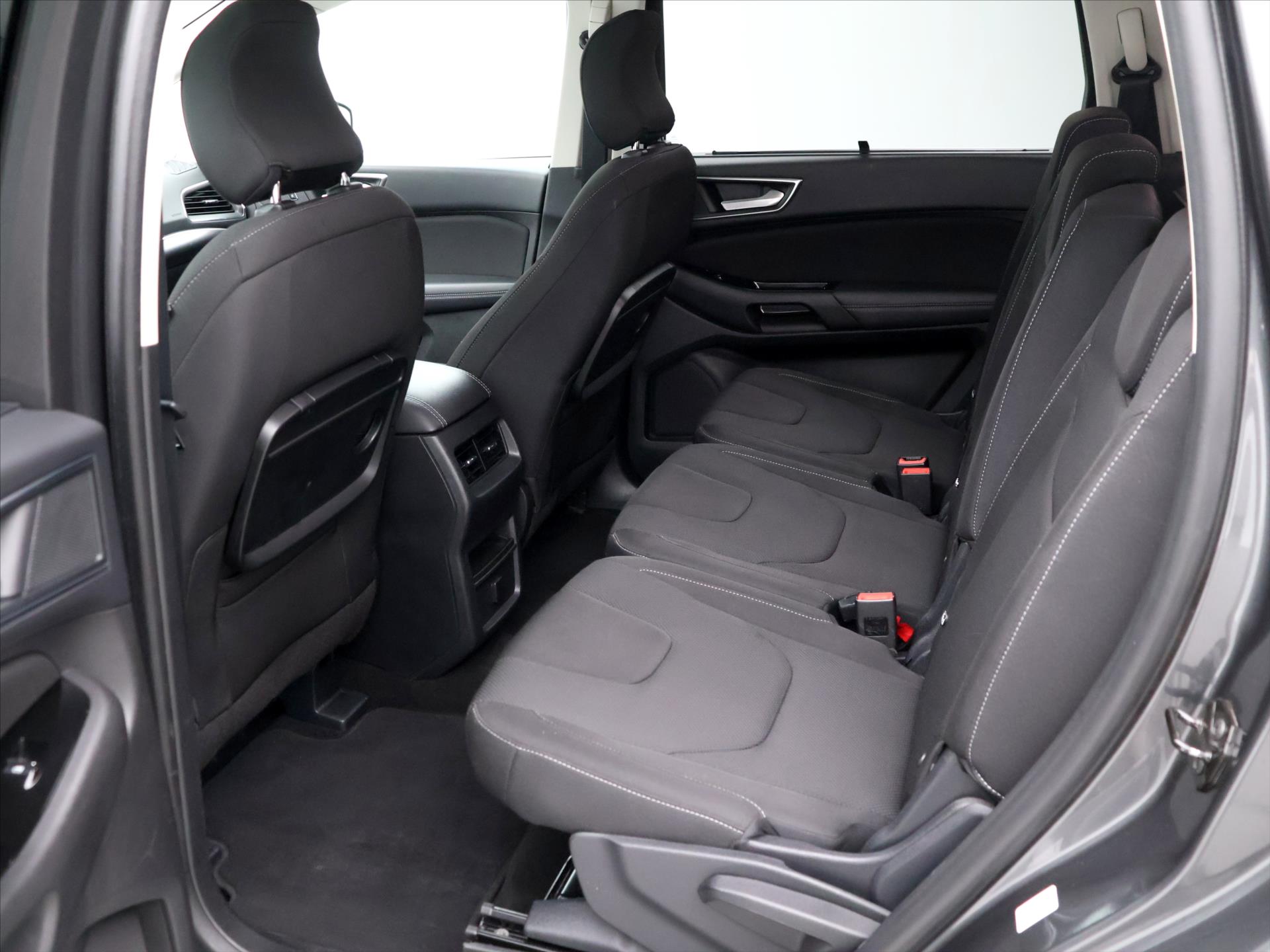 Ford S-max Ci Titanium 2.0 TD 140kW automatic rok 2019, 180 361 km, Česko — foto 14 z 49