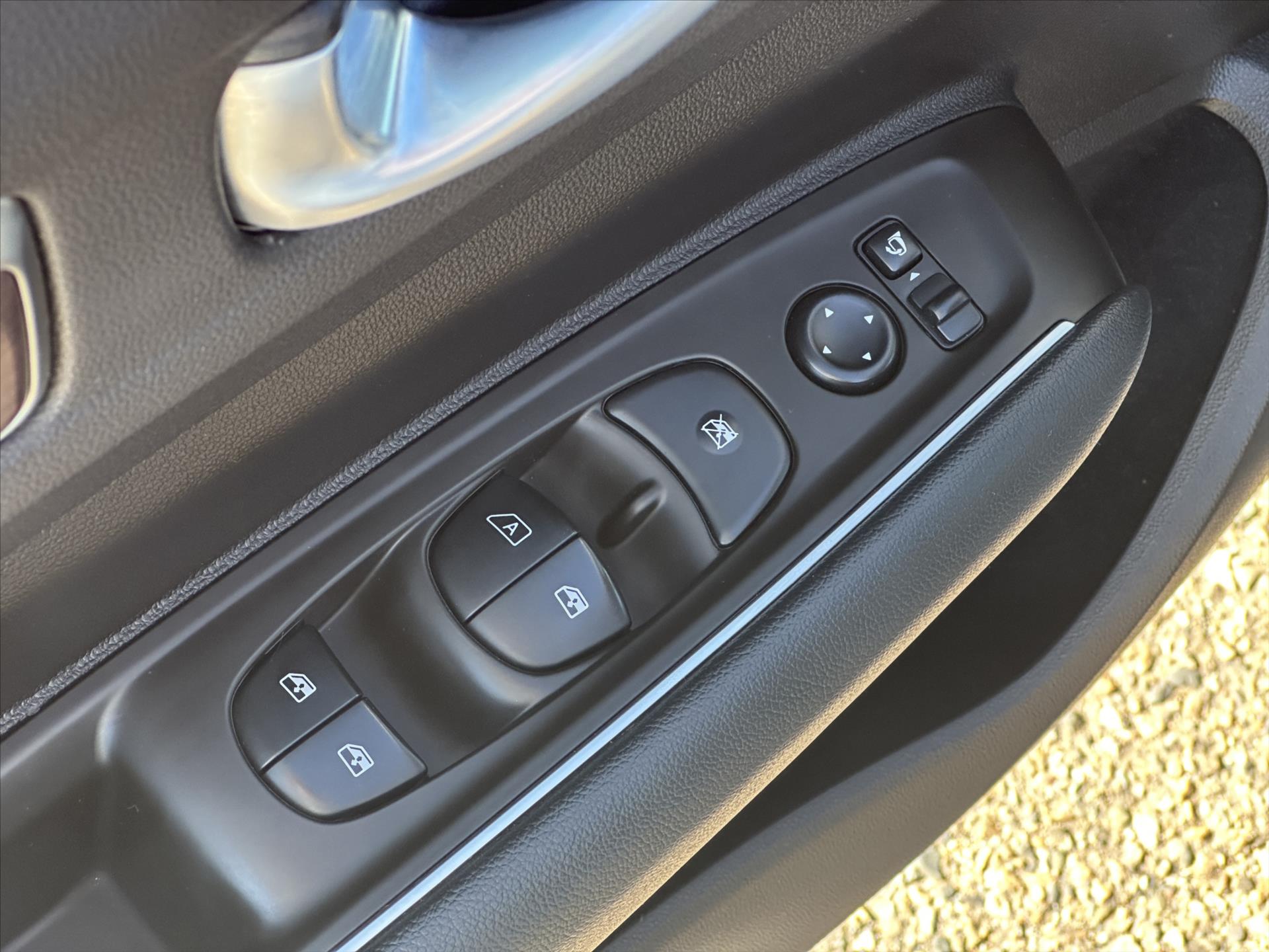 Renault Koleos 177k 4x4 2,0 dCi 130 kW rok 2017, 78 907 km, Česko — foto 16 z 47