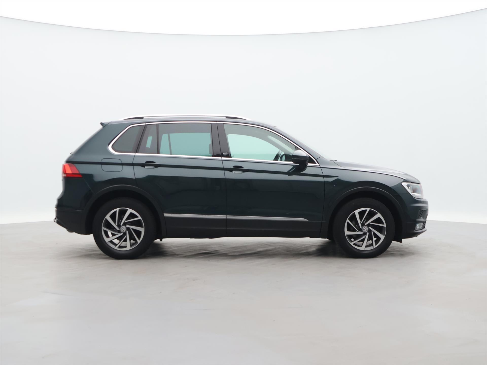 Volkswagen Tiguan Webasto Tažné 2,0 TDI 85 kW rok 2017, 145 237 km, Česko — foto 8 z 38