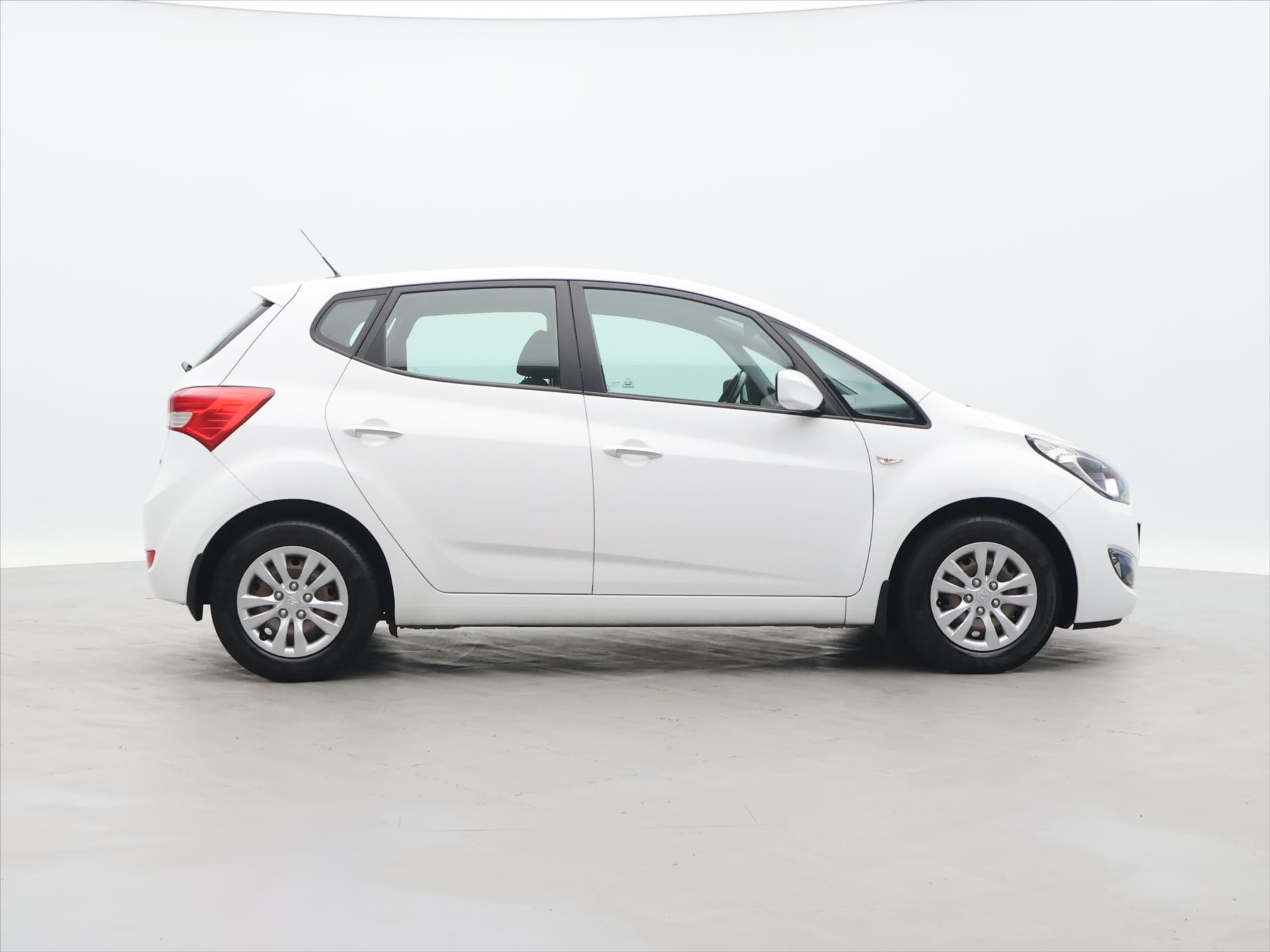 Hyundai ix20 1,4 66kW rok 2016, 120 238 km, Česko — foto 8 z 37