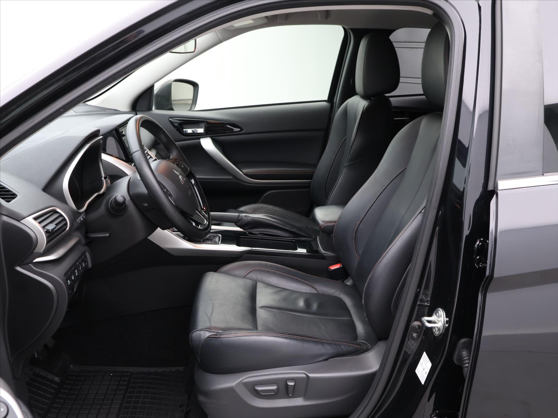 Mitsubishi Eclipse Cross T-Mivec 1,5 T 120kW automatic rok 2018, 63 846 km, Česko — foto 11 z 42