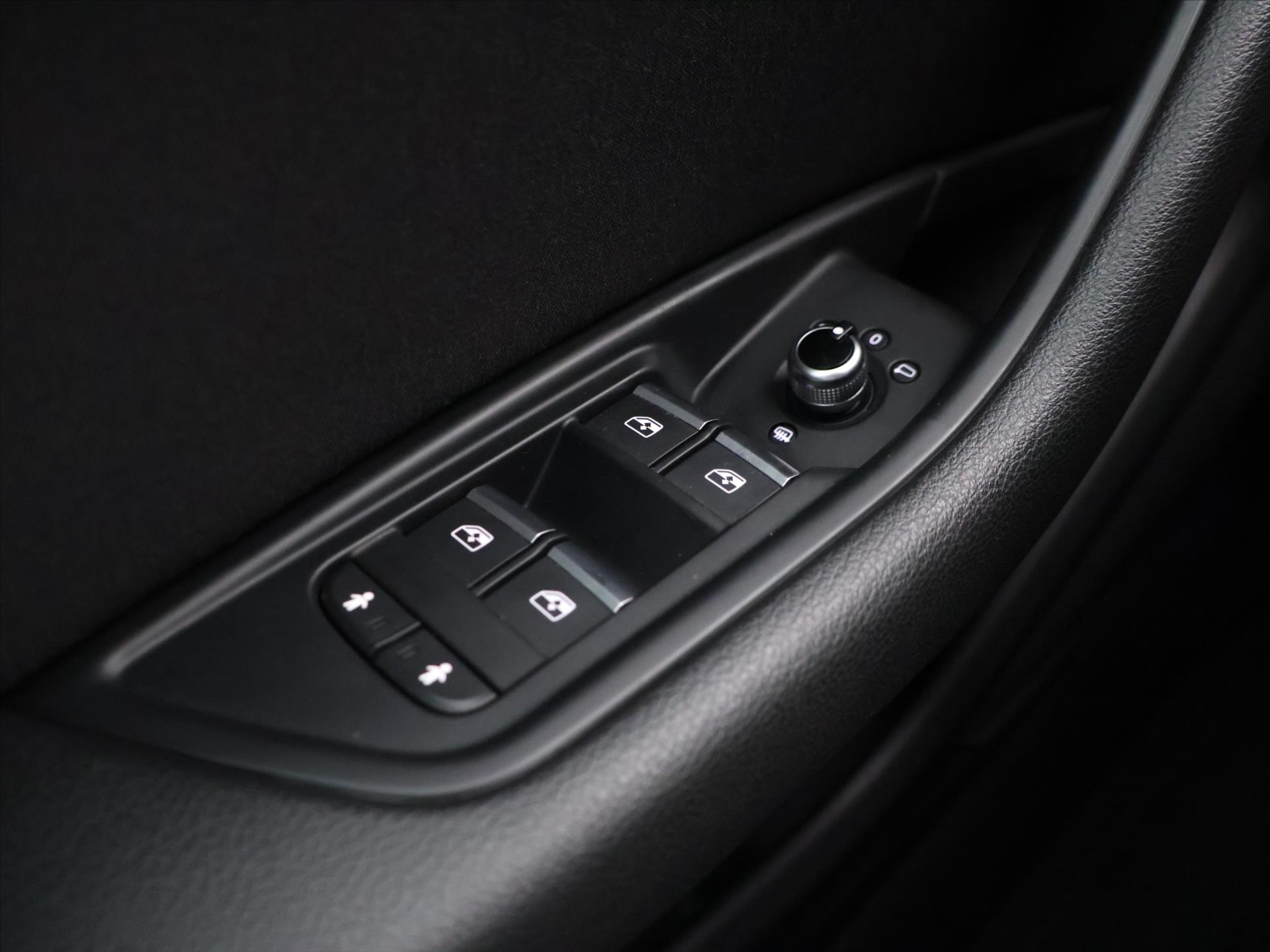 Audi a4 quattro 2.0 TDI 2,0 140kW rok 2016, 225 715 km, Česko — foto 16 z 39