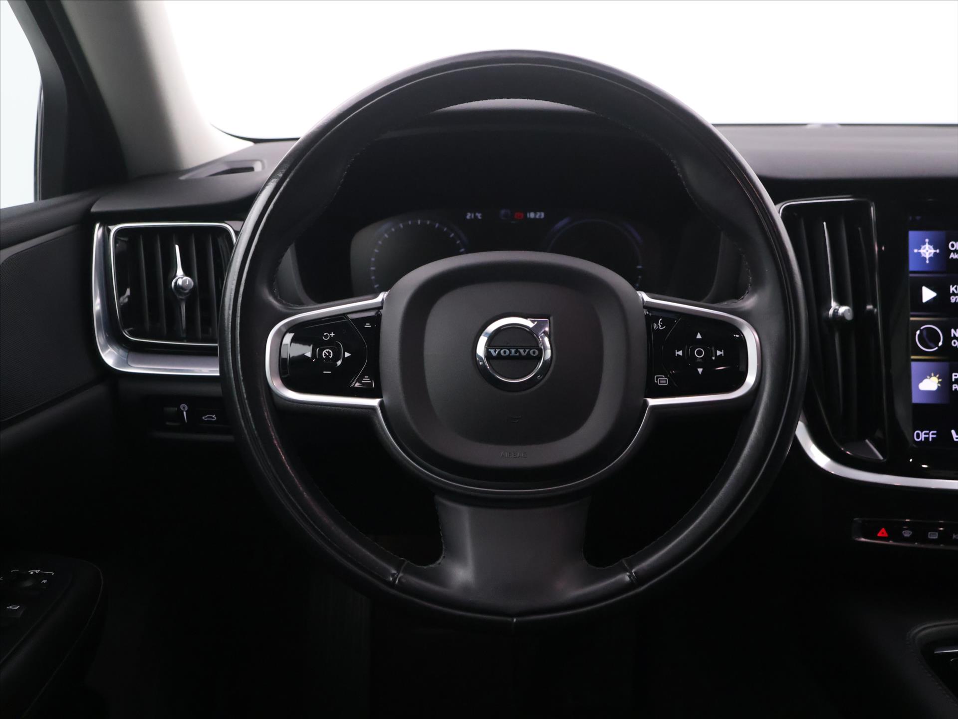 Volvo v60 4x4 2.0t 2,0 T 186kW rok 2021, 69 746 km, Česko — foto 14 z 36