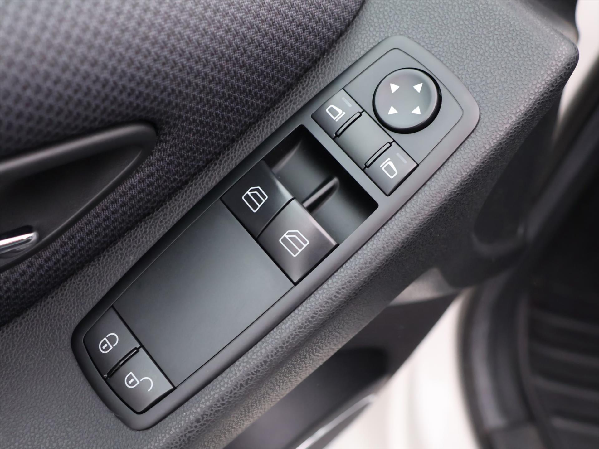 Mercedes-Benz Třídy B 1,5 70kW rok 2010, 82 300 km, Česko — foto 14 z 35