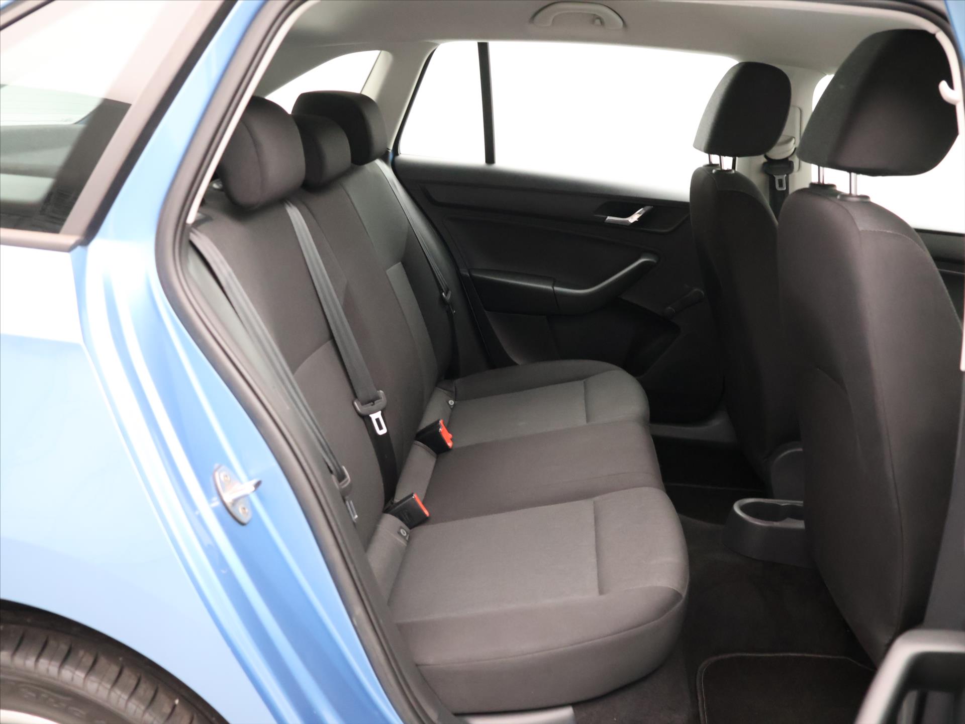 Škoda Rapid 1.2 TSI 66KW DSG rok 2016, 93 874 km, Česko — foto 12 z 32