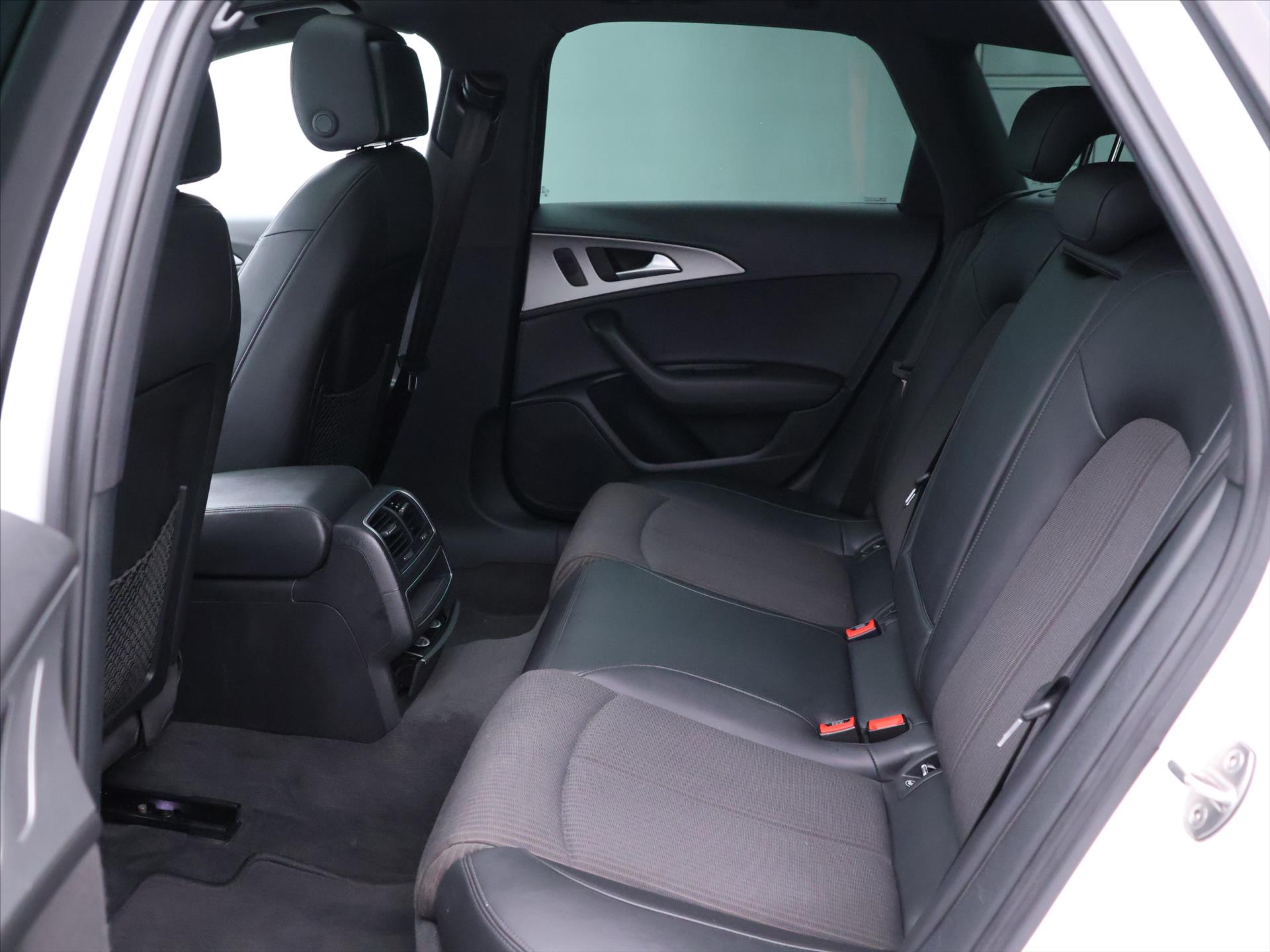 Audi a6 quattro 3,0 TDI 150 kW rok 2014, 214 724 km, Česko — foto 13 z 41