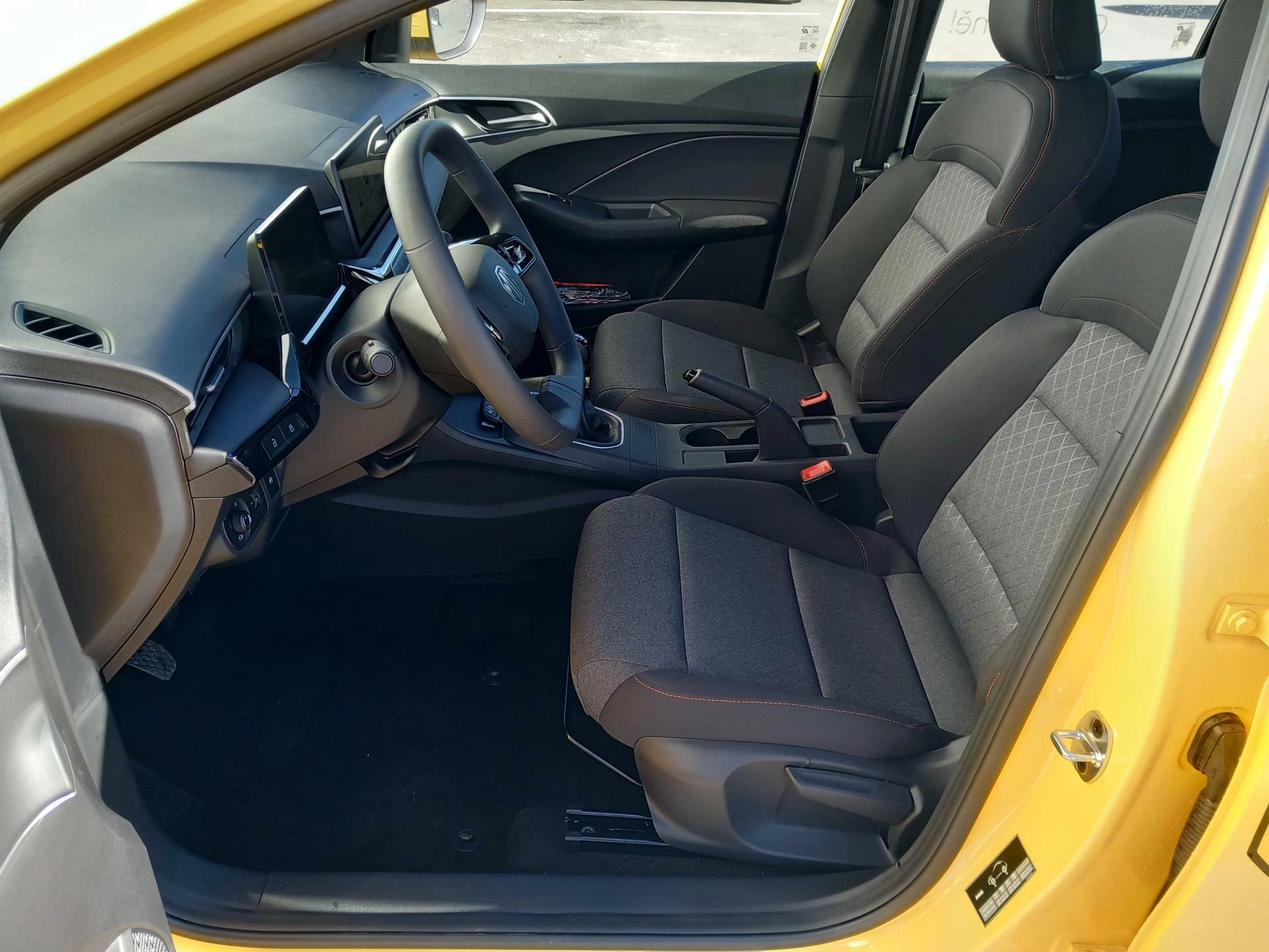 MG MG3 1.5 1,5 85 kW manual, 5 000 km, Česko — foto 7 z 23