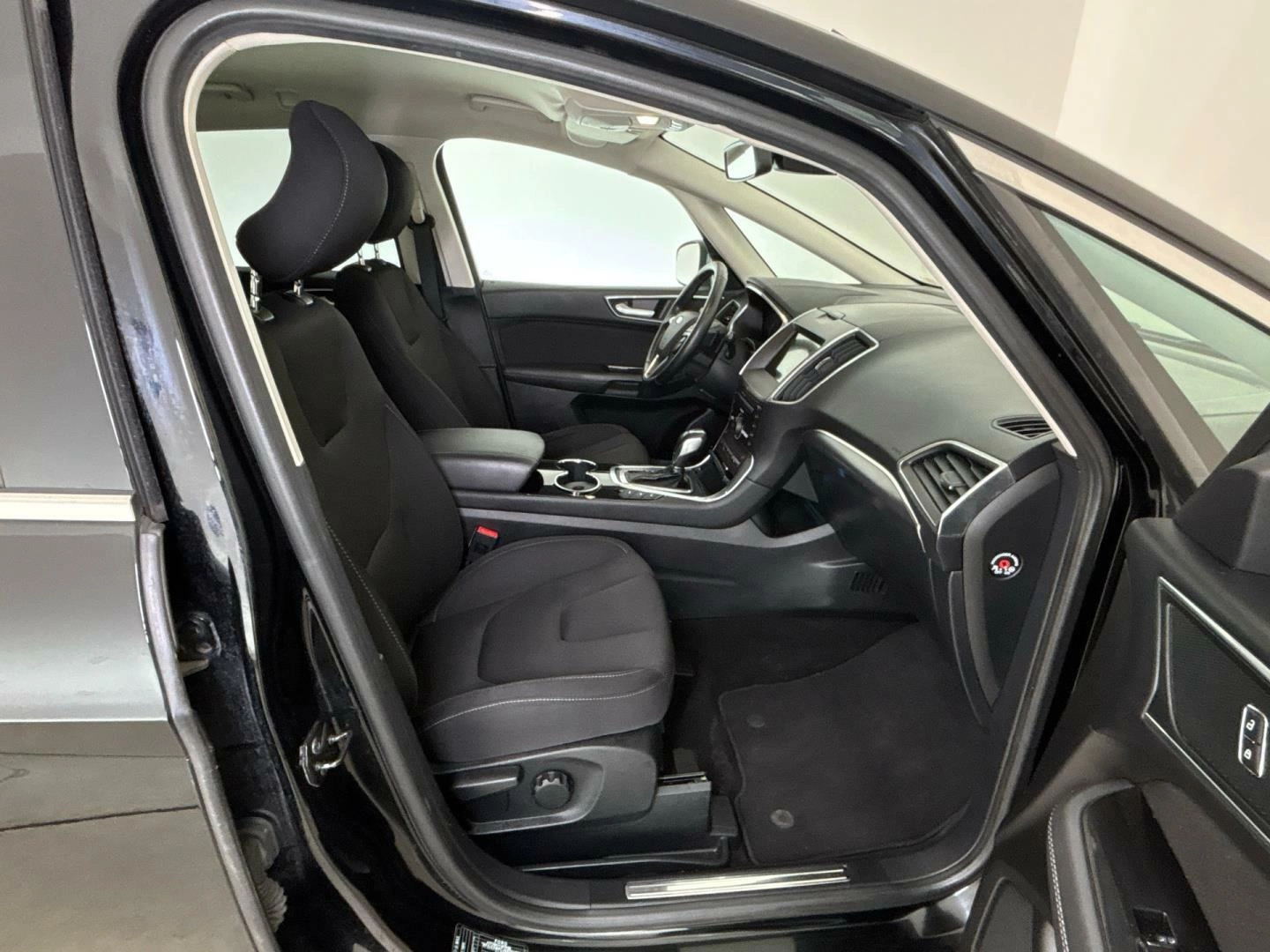 Ford S-max Ci Titanium 2.0 TD 2,0 110 kW automat rok 2016, 249 885 km, Česko — foto 9 z 32