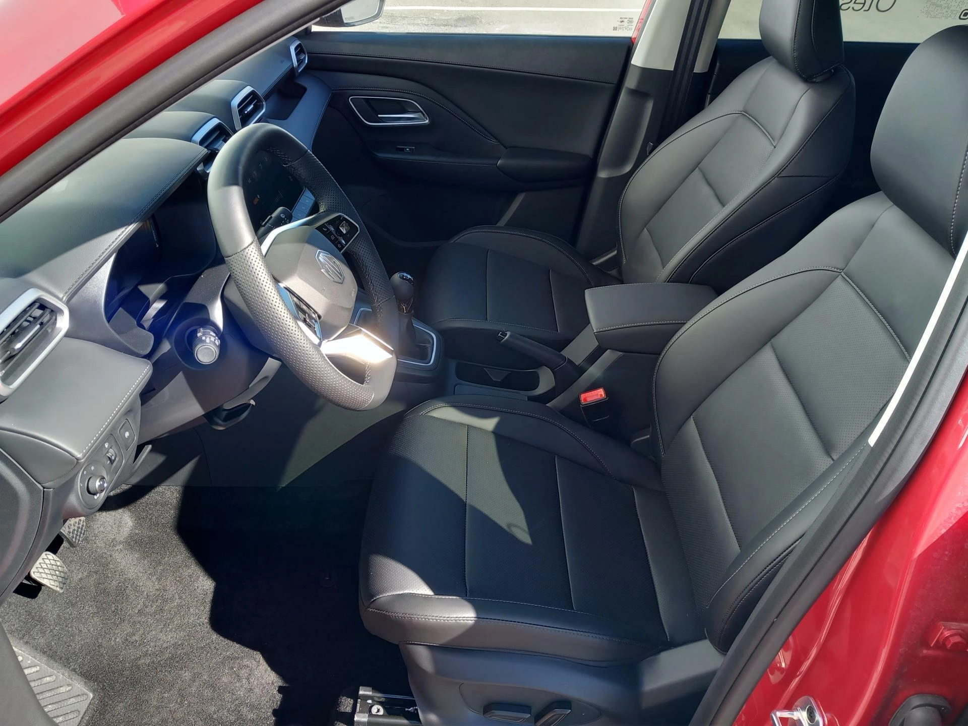 MG Zs VTi 1.5 1,5 85 kW manual, 10 000 km, Česko — foto 8 z 21