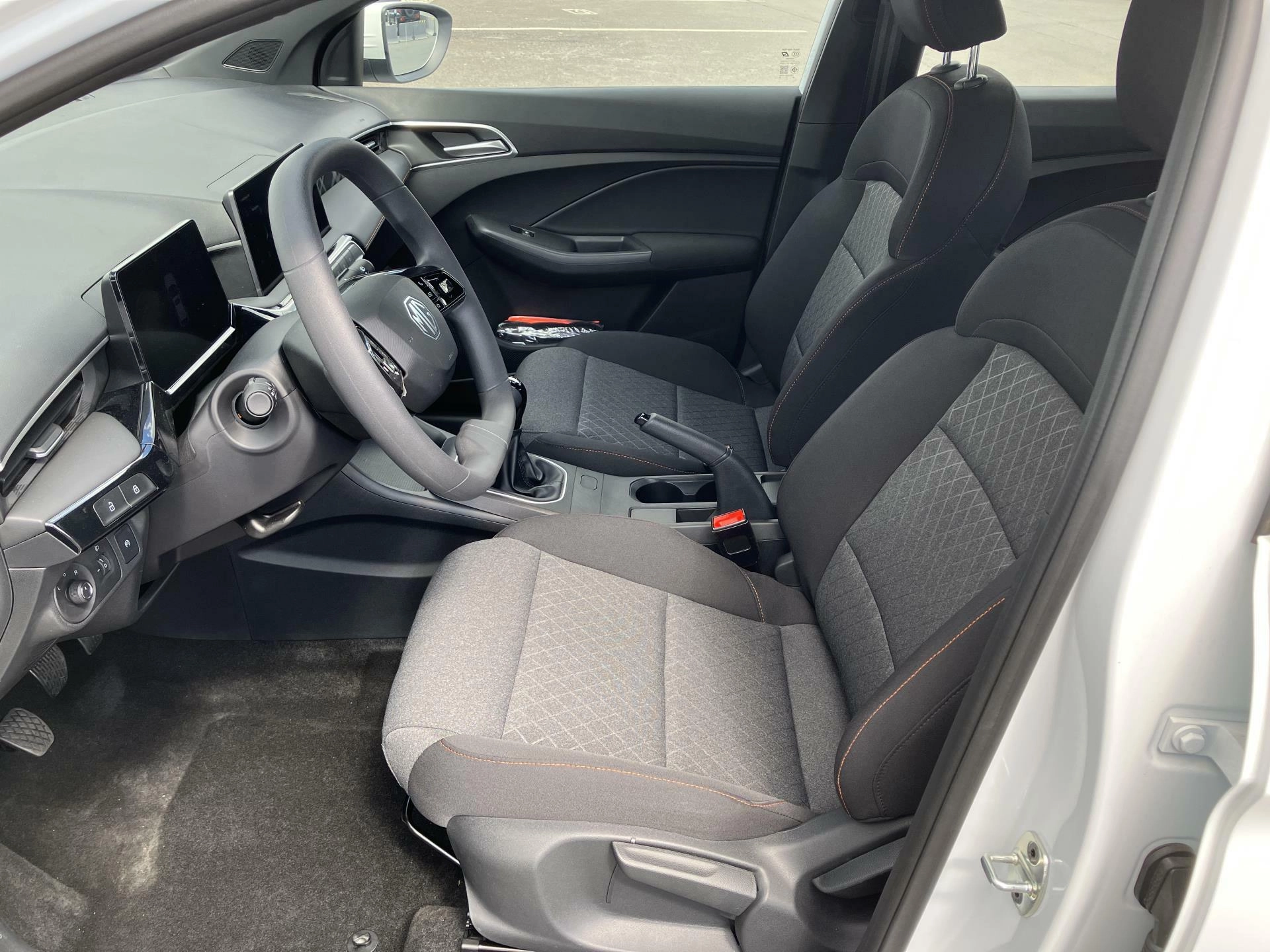 MG MG3 1.5 1,5 85 kW manual, Česko — foto 7 z 25