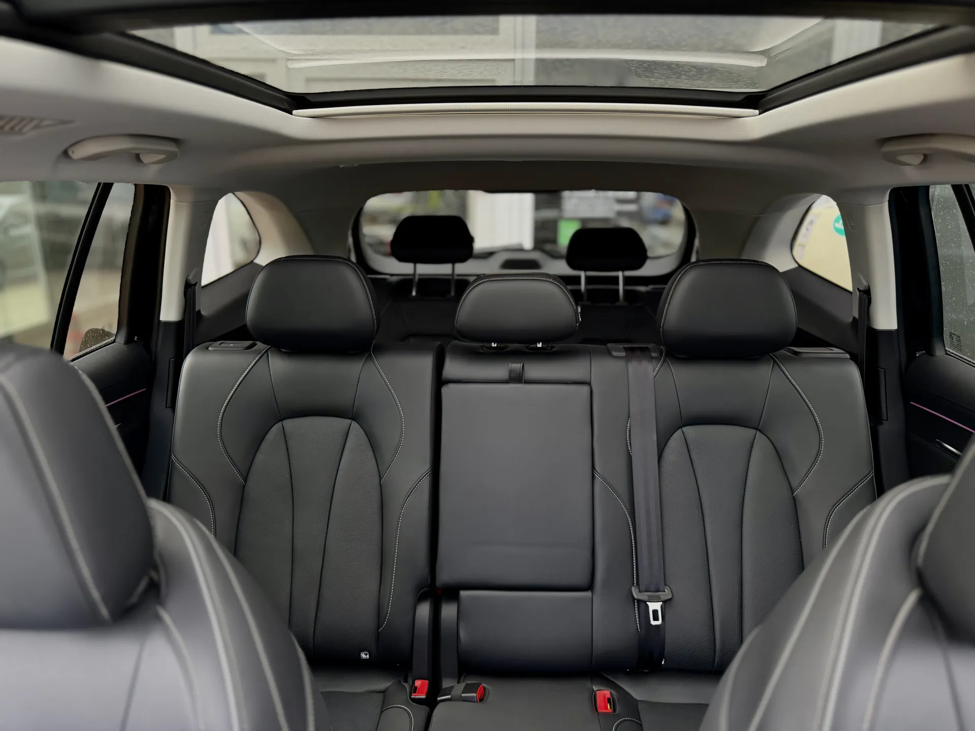 MG MGS9 PHEV 220 kW automat, Česko — foto 16 z 20