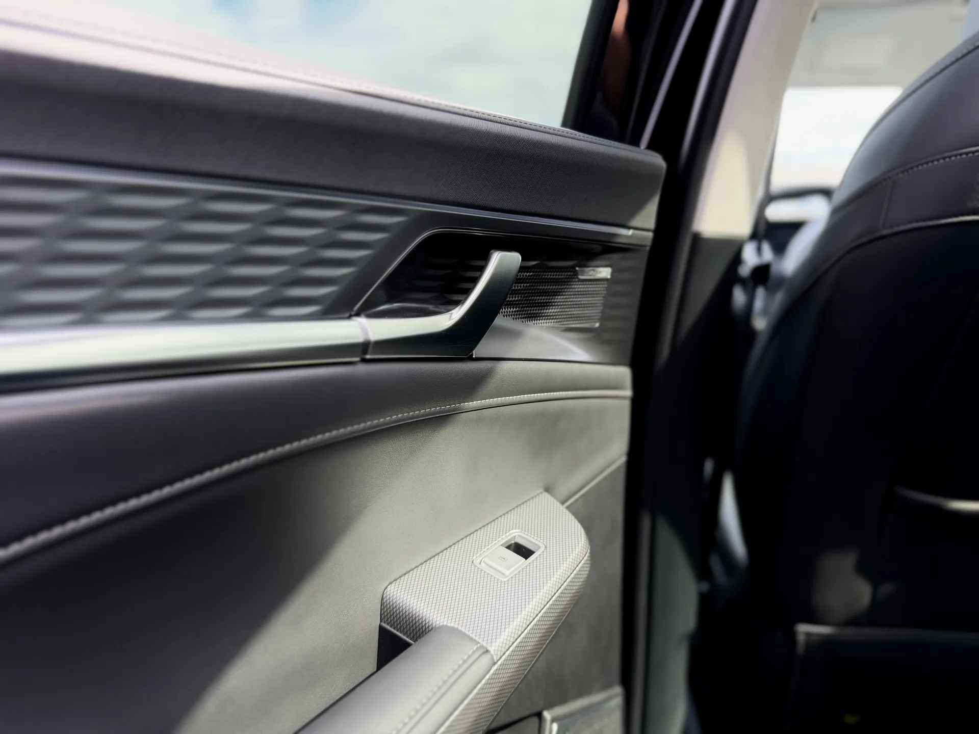 MG MGS9 PHEV 220 kW automat, Česko — foto 3 z 20