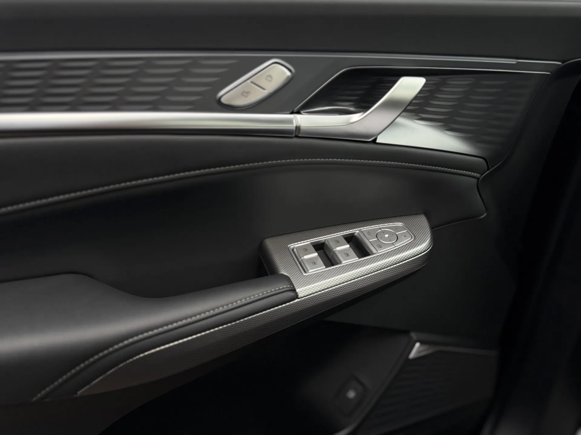 MG MGS9 PHEV 220 kW automat, Česko — foto 12 z 20