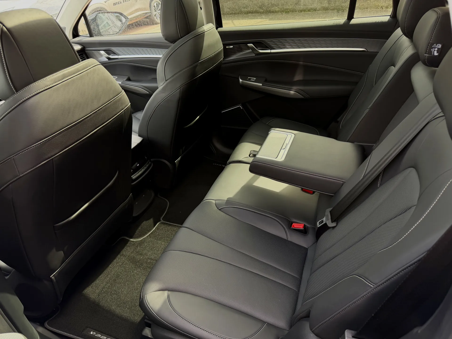 MG MGS9 PHEV 220 kW automat, Česko — foto 2 z 20