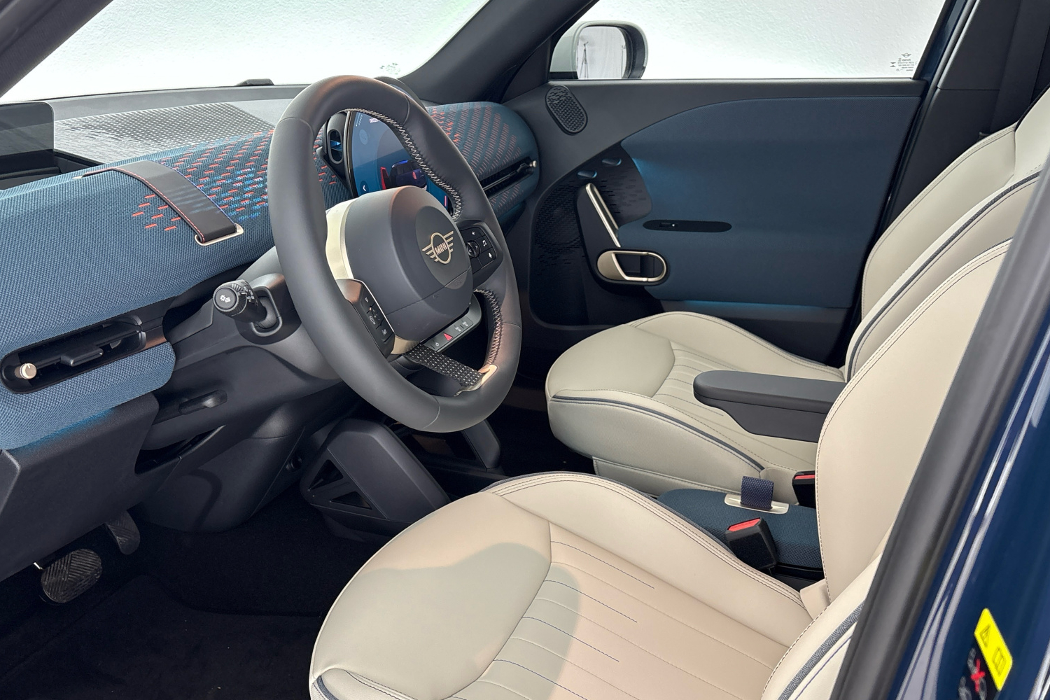 MINI Aceman E 184 kW automatic, 23 km, Česko — foto 5 z 14
