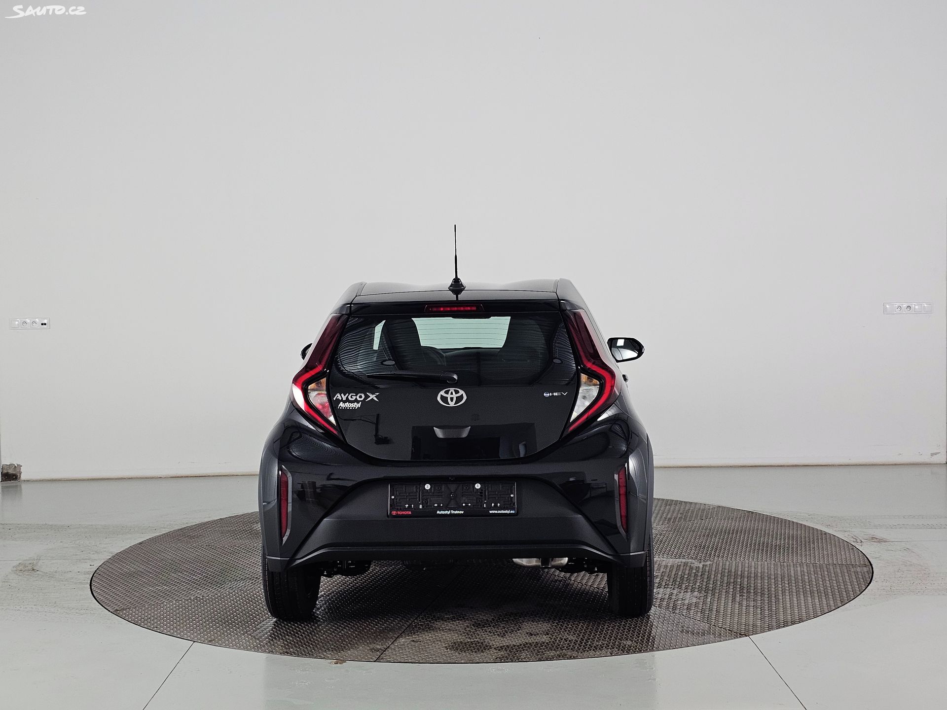 Vozy Aygo 1.5 85 kW automat, 6 km, Česko — foto 16 z 60