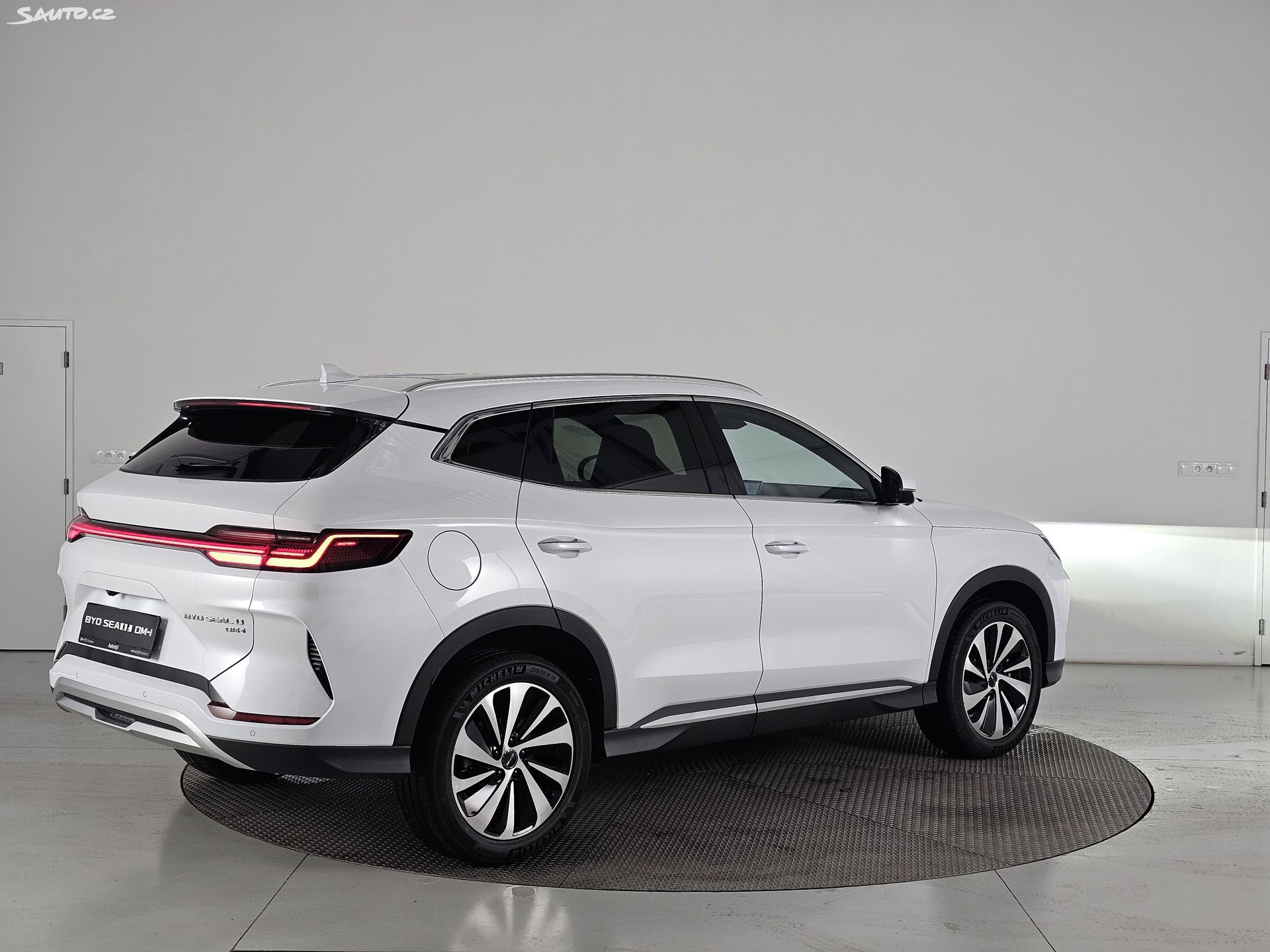 Vozy Seal U Plug-in 4x4 1,5 238 kW automat, 1 000 km, Česko — foto 12 z 60