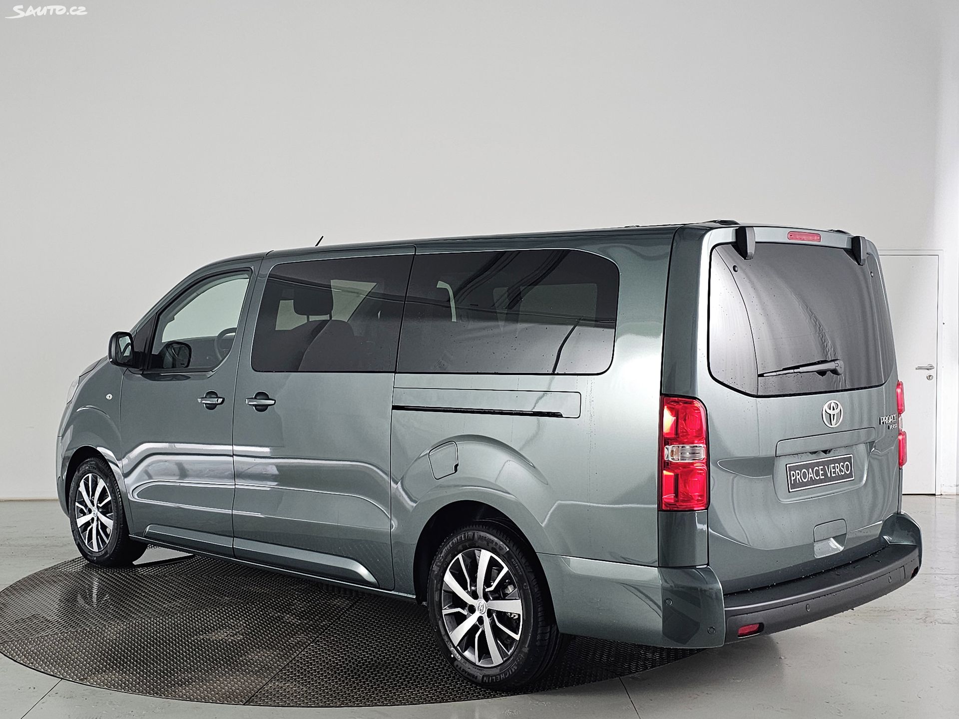 Vozy Proace Verso 180k 2.2d 132 kW automat, 5 km, Česko — foto 14 z 60