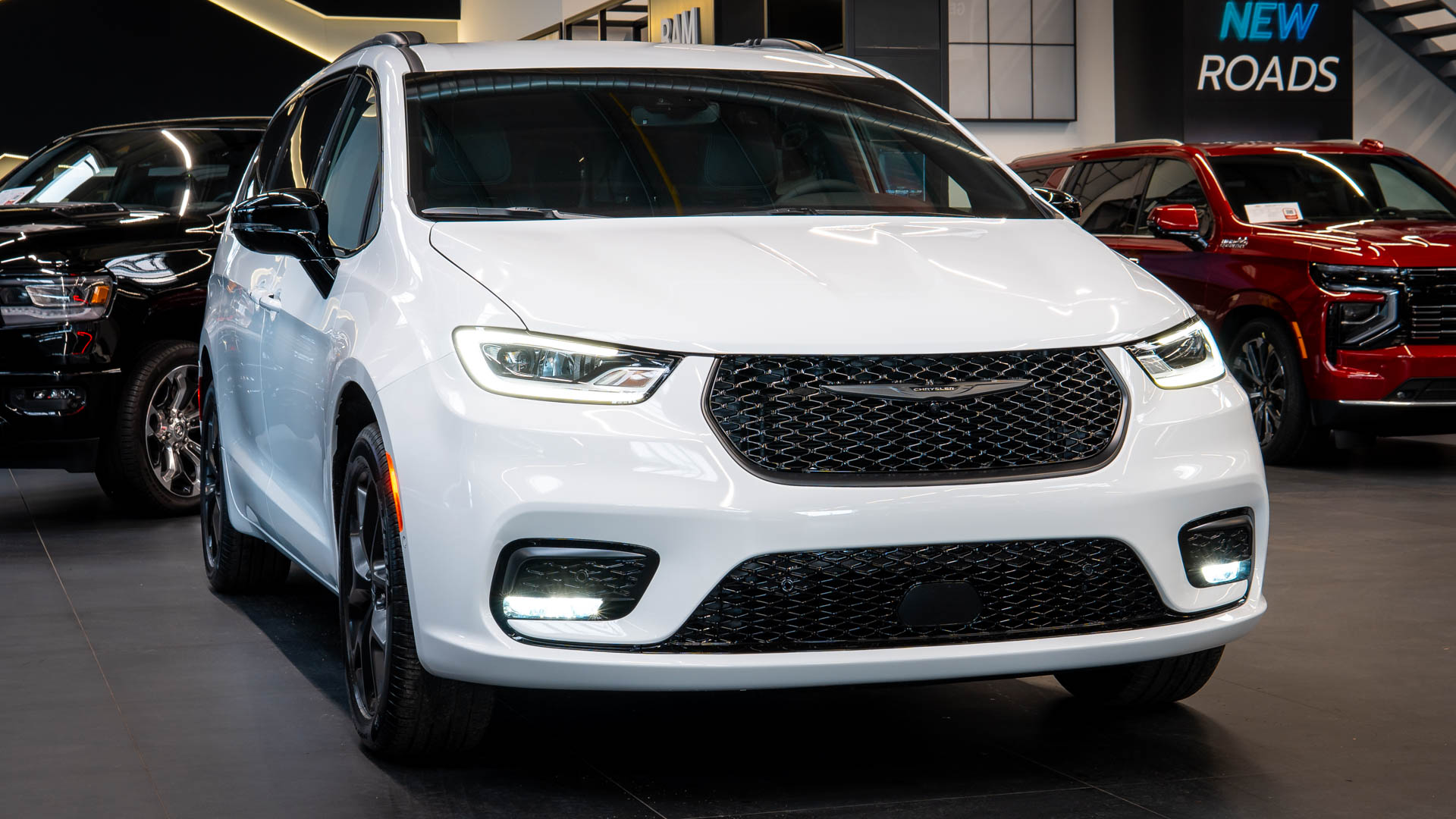 Chrysler Pacifica Select AWD 3.6 218 kW automat rok 2026, Česko — foto 9 z 60