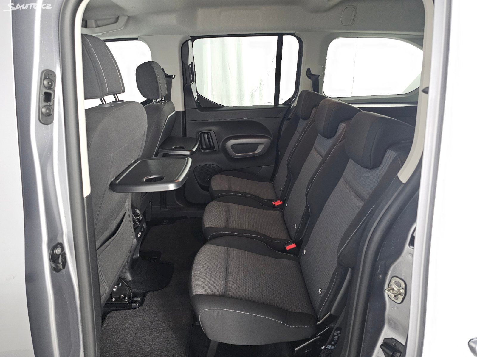 Vozy Proace City Verso 1.2t 81 kW manuál, 17 871 km, Česko — foto 16 z 42