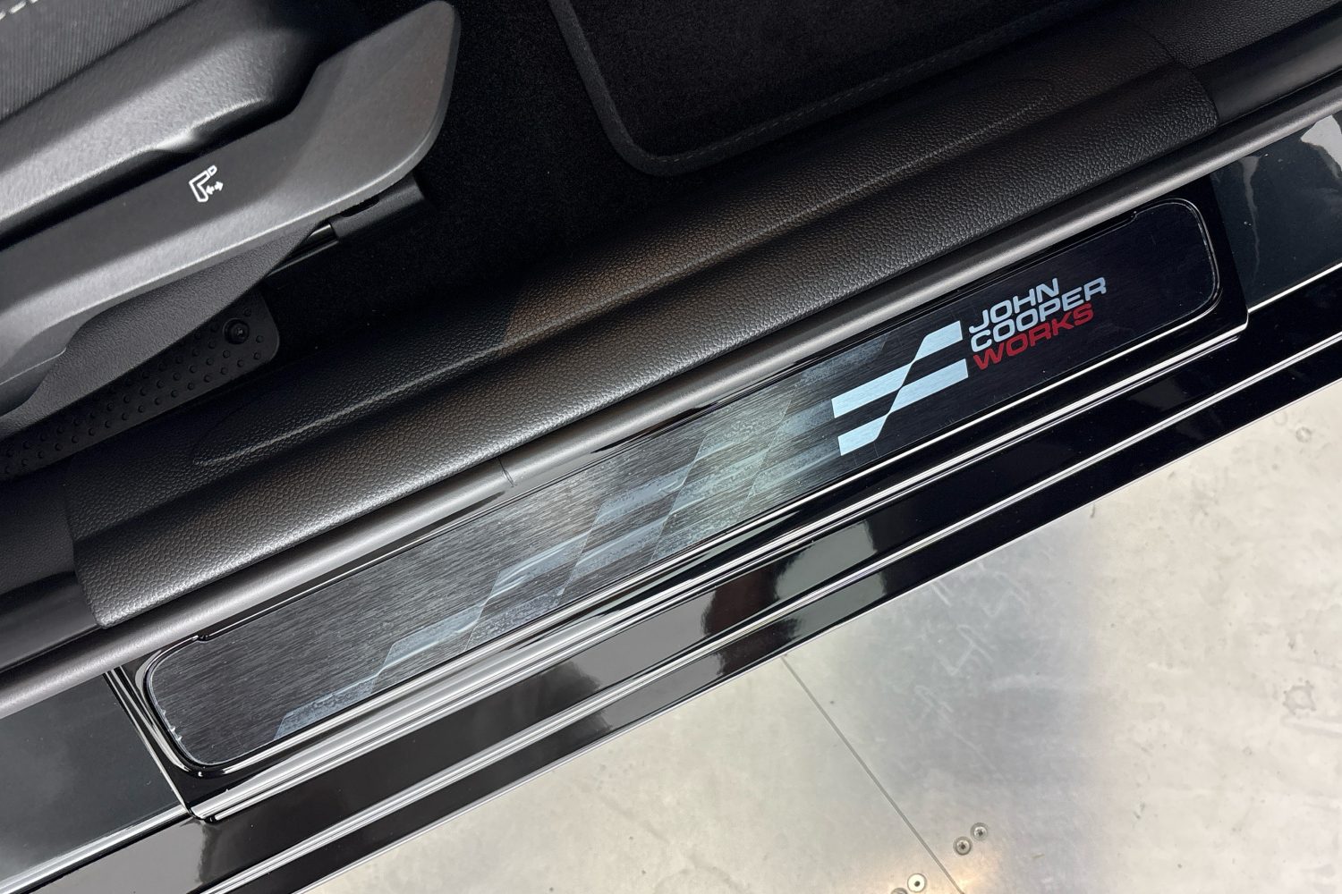 MINI Cooper S 5dveřové 204 kW automatic, 10 000 km, Česko — foto 16 z 25