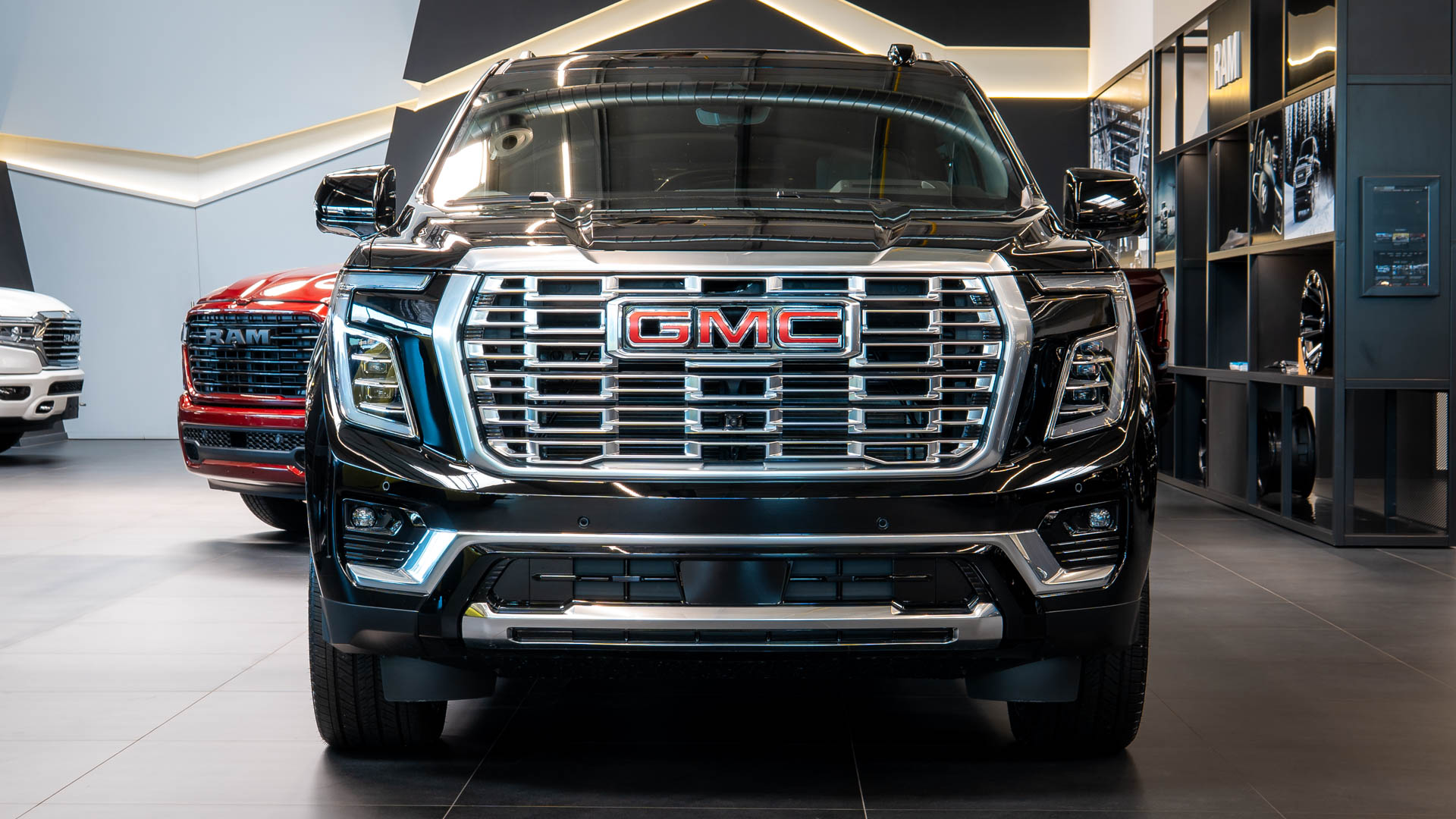 GMC Yukon Denali 6 6.2 309 kW automat rok 2026, Česko — foto 12 z 60